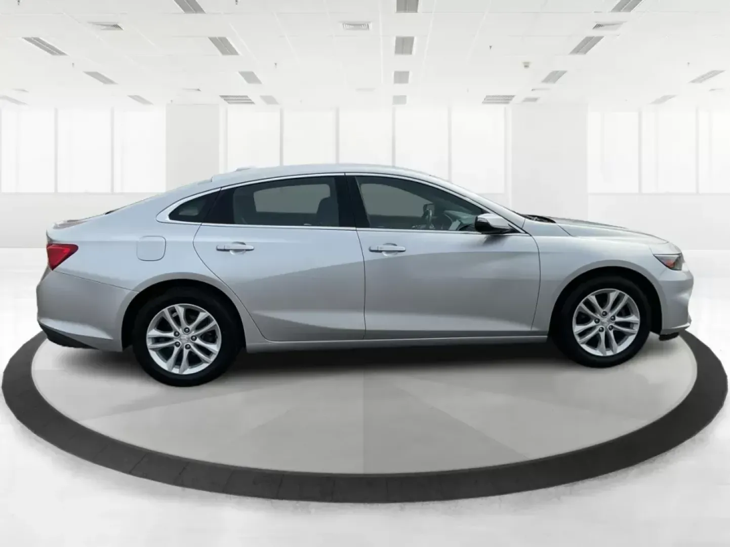 2016 Chevrolet Malibu 1LT (1G1ZE5ST4GF) with an ECOTEC 1.5L I-4 gasoline direct injection engine, located at 1184 Kauffman Ave, Fairborn, OH, 45324, (937) 908-9800, 39.807072, -84.030914 - **Experience Ultimate Comfort and Reliability with the 2016 Chevrolet Malibu 1LT!**<br /> <br /> Are you on the lookout for a reliable sedan that effortlessly fits into your lifestyle, whether you're commuting to work, running errands, or taking a weekend getaway? Look no further than the stunning 2 - Photo#1