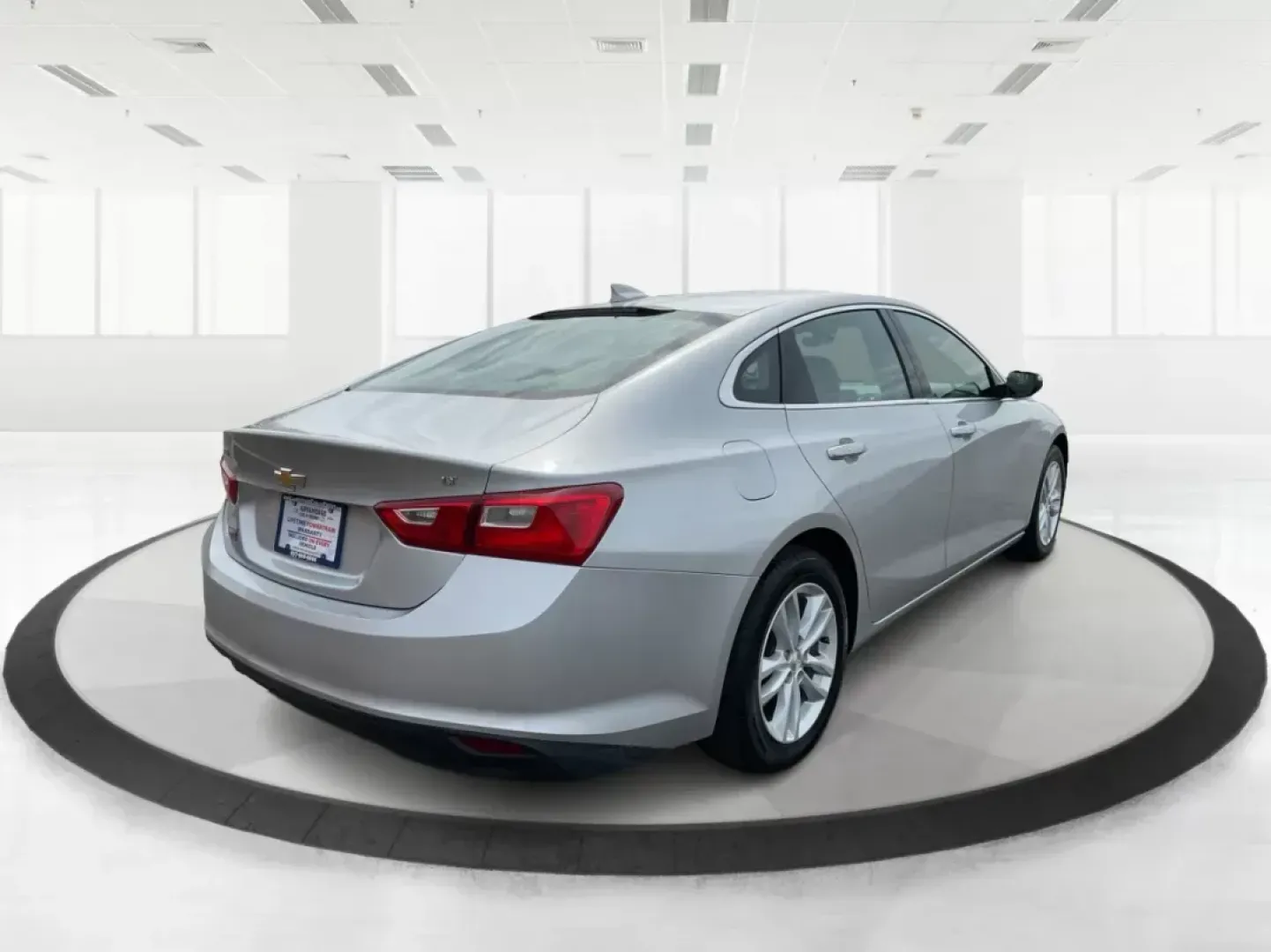 2016 Chevrolet Malibu 1LT (1G1ZE5ST4GF) with an ECOTEC 1.5L I-4 gasoline direct injection engine, located at 1184 Kauffman Ave, Fairborn, OH, 45324, (937) 908-9800, 39.807072, -84.030914 - **Experience Ultimate Comfort and Reliability with the 2016 Chevrolet Malibu 1LT!**<br /> <br /> Are you on the lookout for a reliable sedan that effortlessly fits into your lifestyle, whether you're commuting to work, running errands, or taking a weekend getaway? Look no further than the stunning 2 - Photo#2