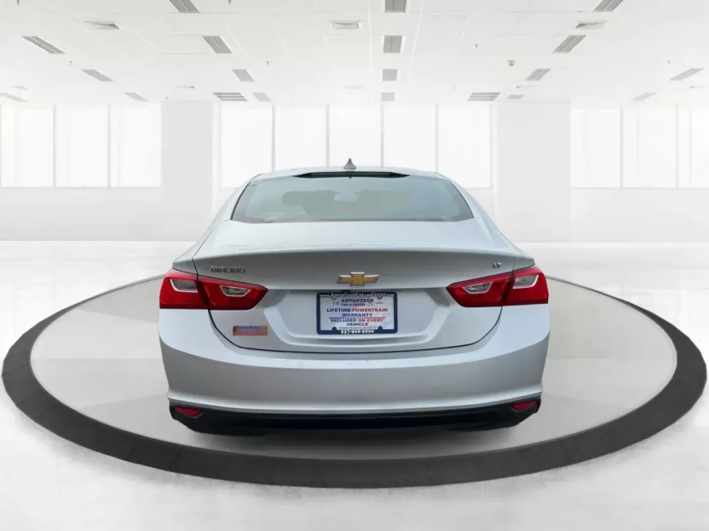 2016 Chevrolet Malibu 1LT (1G1ZE5ST4GF) with an ECOTEC 1.5L I-4 gasoline direct injection engine, located at 1184 Kauffman Ave, Fairborn, OH, 45324, (937) 908-9800, 39.807072, -84.030914 - **Experience Ultimate Comfort and Reliability with the 2016 Chevrolet Malibu 1LT!**<br /> <br /> Are you on the lookout for a reliable sedan that effortlessly fits into your lifestyle, whether you're commuting to work, running errands, or taking a weekend getaway? Look no further than the stunning 2 - Photo#3