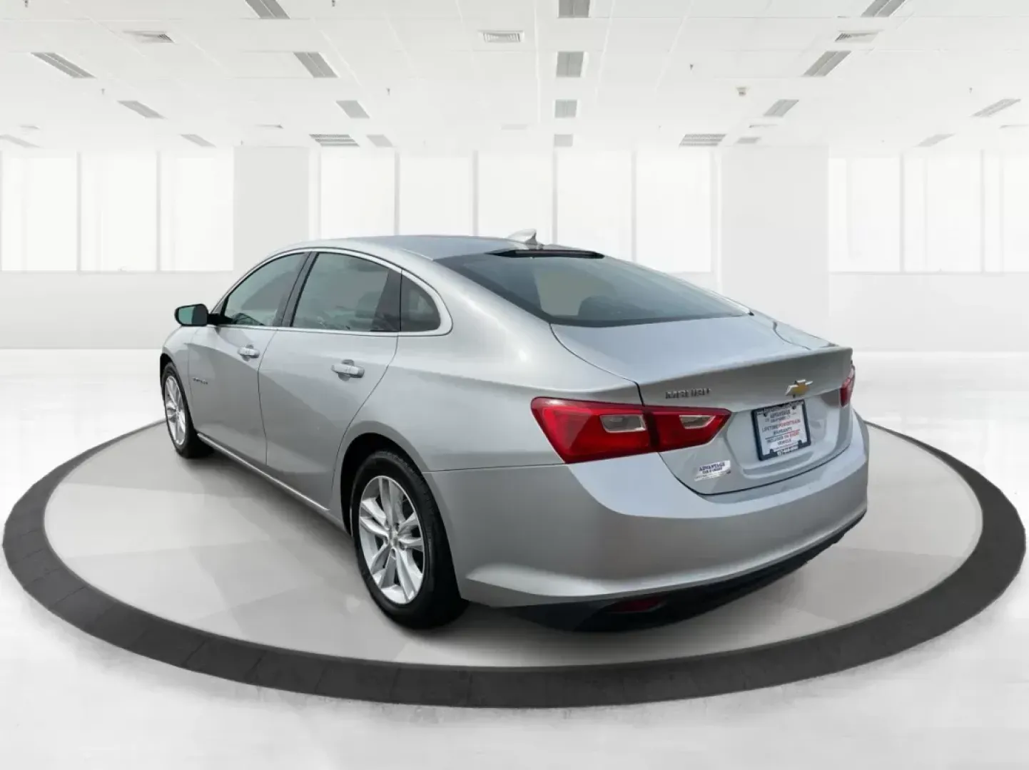 2016 Chevrolet Malibu 1LT (1G1ZE5ST4GF) with an ECOTEC 1.5L I-4 gasoline direct injection engine, located at 1184 Kauffman Ave, Fairborn, OH, 45324, (937) 908-9800, 39.807072, -84.030914 - **Experience Ultimate Comfort and Reliability with the 2016 Chevrolet Malibu 1LT!**<br /> <br /> Are you on the lookout for a reliable sedan that effortlessly fits into your lifestyle, whether you're commuting to work, running errands, or taking a weekend getaway? Look no further than the stunning 2 - Photo#4