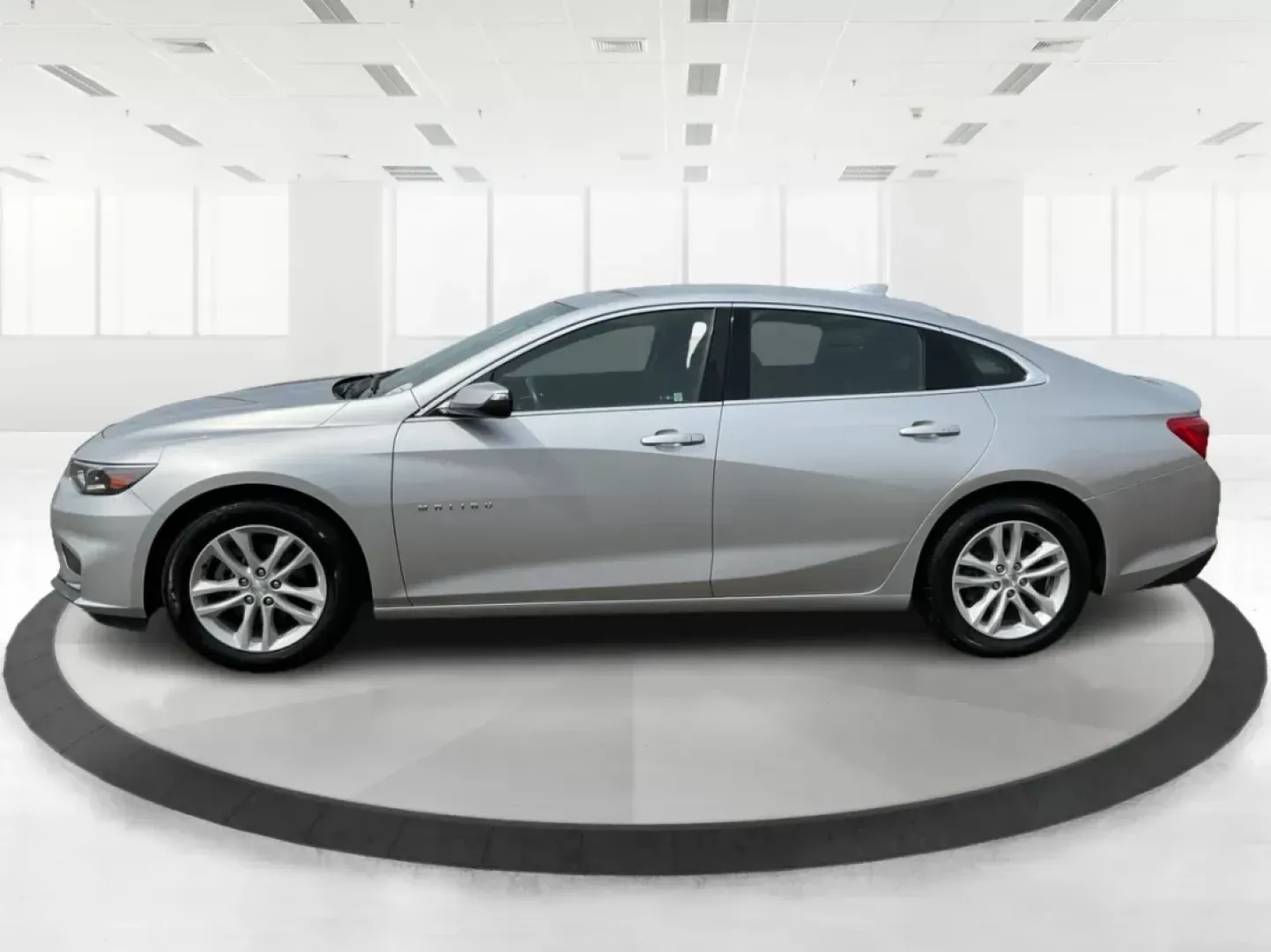 2016 Chevrolet Malibu 1LT (1G1ZE5ST4GF) with an ECOTEC 1.5L I-4 gasoline direct injection engine, located at 1184 Kauffman Ave, Fairborn, OH, 45324, (937) 908-9800, 39.807072, -84.030914 - **Experience Ultimate Comfort and Reliability with the 2016 Chevrolet Malibu 1LT!**<br /> <br /> Are you on the lookout for a reliable sedan that effortlessly fits into your lifestyle, whether you're commuting to work, running errands, or taking a weekend getaway? Look no further than the stunning 2 - Photo#5