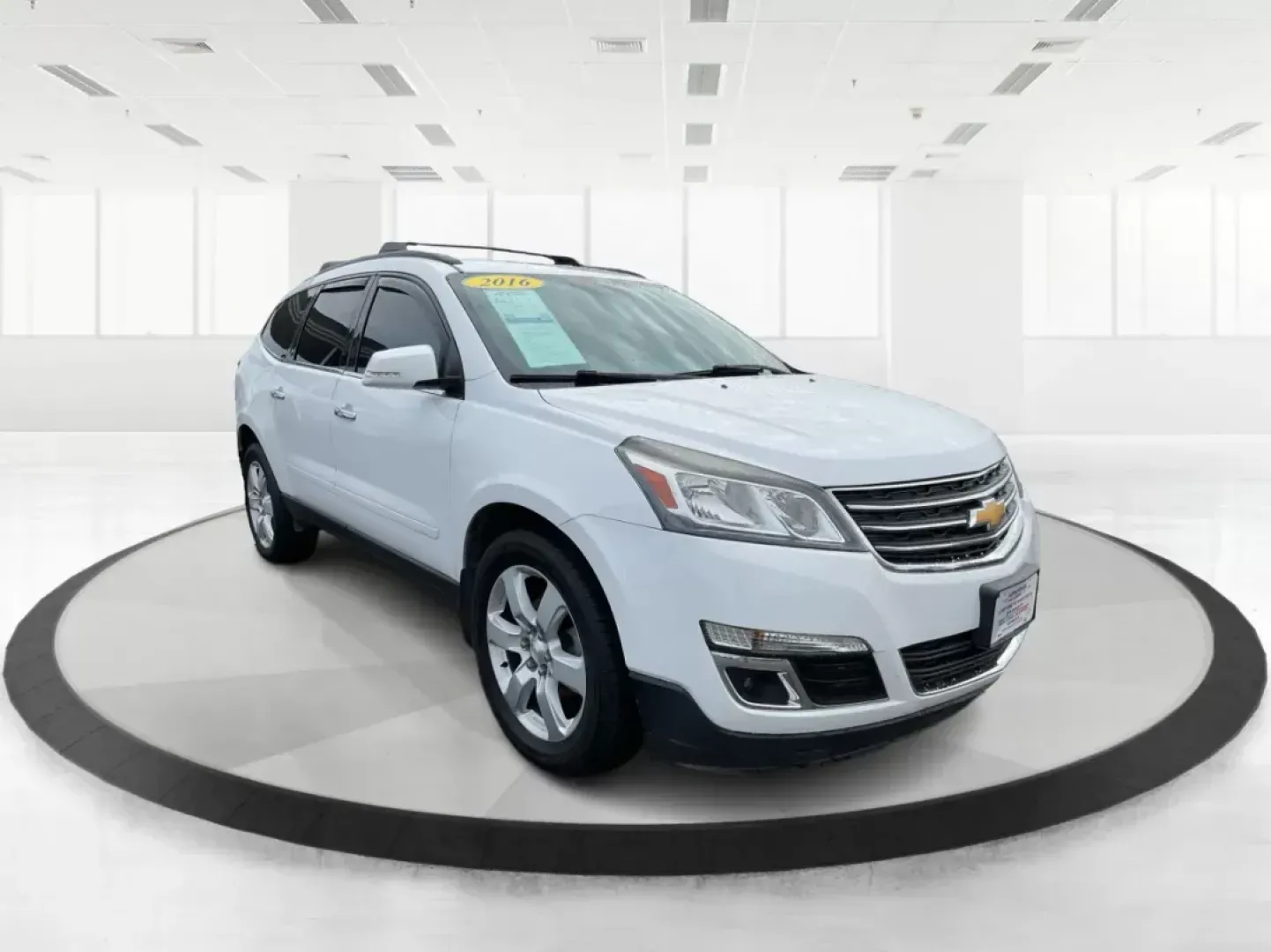 2016 Chevrolet Traverse 1LT (1GNKVGKD8GJ) with an 3.6L V-6 gasoline direct injection engine, located at 1230 East Main St, Xenia, OH, 45385, (937) 908-9800, 39.688026, -83.910172 - Third Row - Photo#0