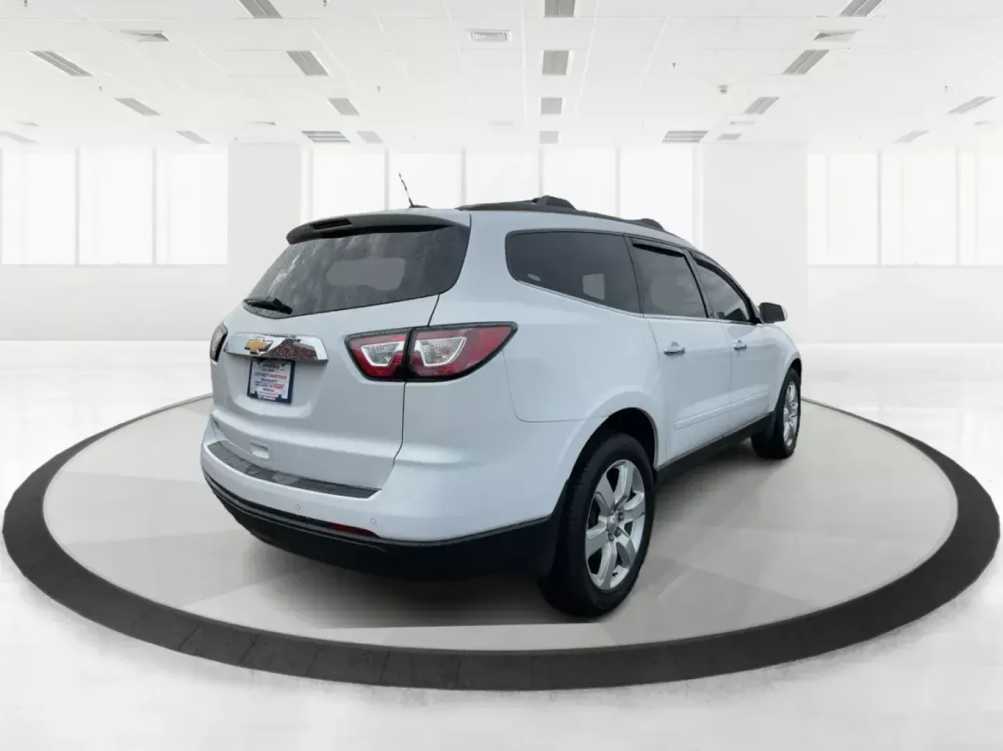 2016 Chevrolet Traverse 1LT (1GNKVGKD8GJ) with an 3.6L V-6 gasoline direct injection engine, located at 1230 East Main St, Xenia, OH, 45385, (937) 908-9800, 39.688026, -83.910172 - Third Row - Photo#2
