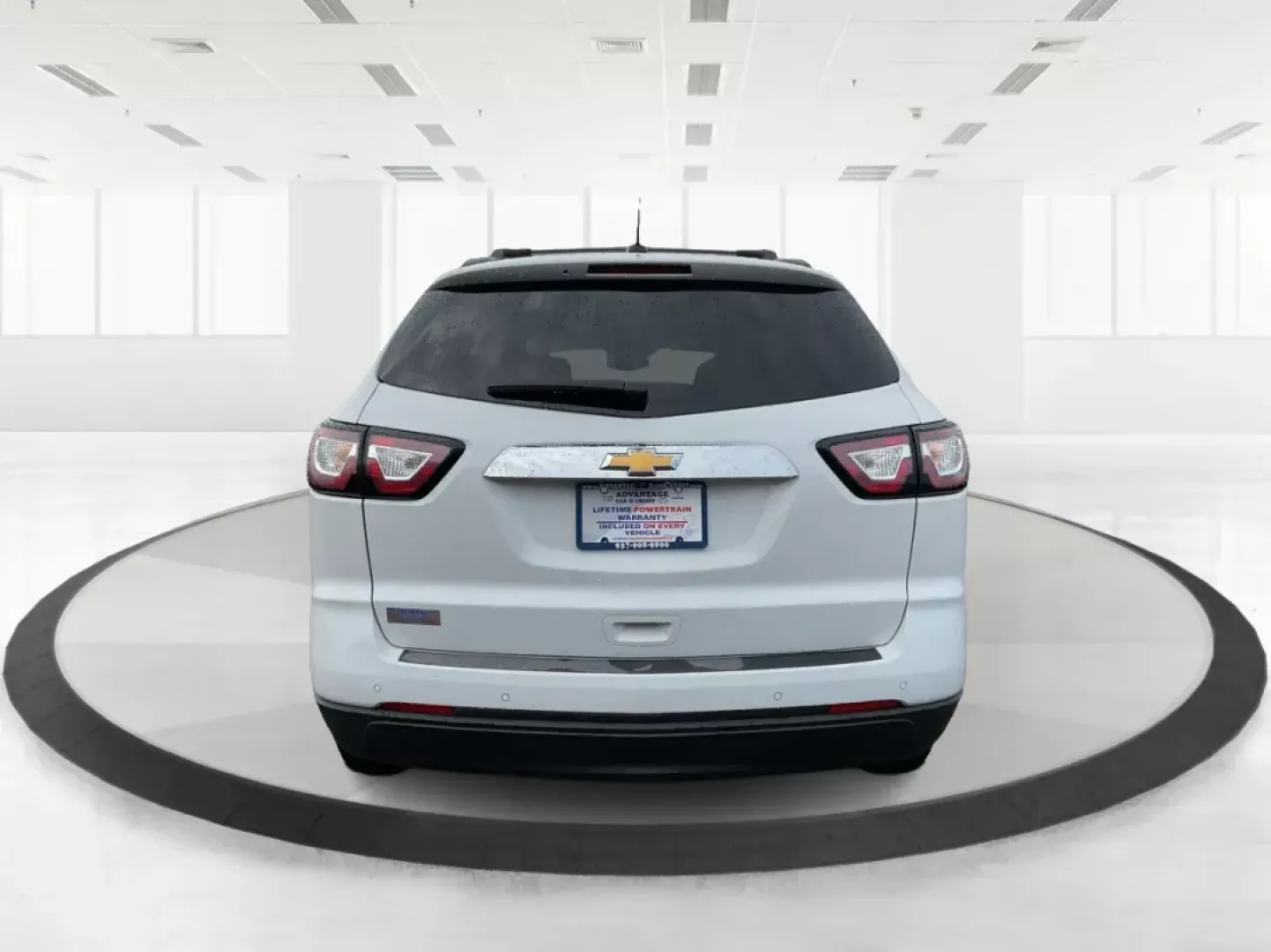 2016 Chevrolet Traverse 1LT (1GNKVGKD8GJ) with an 3.6L V-6 gasoline direct injection engine, located at 1230 East Main St, Xenia, OH, 45385, (937) 908-9800, 39.688026, -83.910172 - Third Row - Photo#4