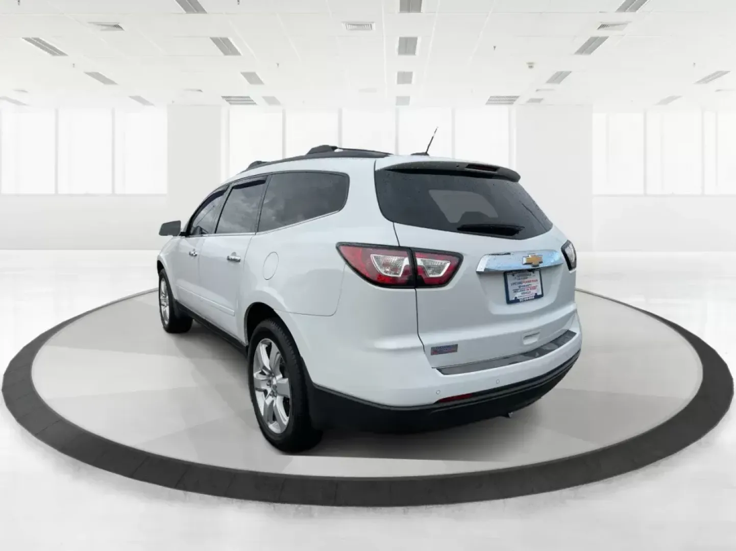 2016 Chevrolet Traverse 1LT (1GNKVGKD8GJ) with an 3.6L V-6 gasoline direct injection engine, located at 1230 East Main St, Xenia, OH, 45385, (937) 908-9800, 39.688026, -83.910172 - Third Row - Photo#5