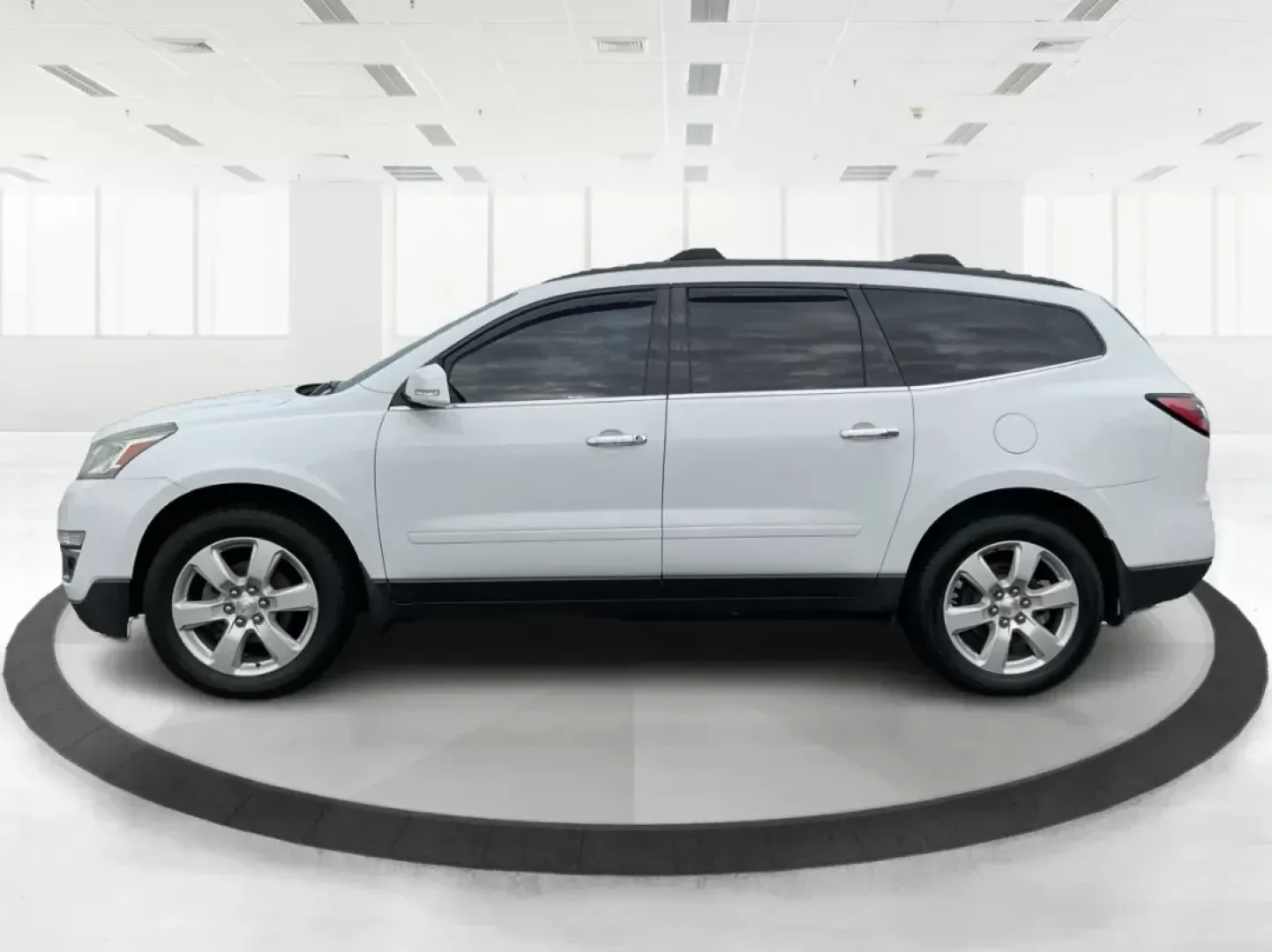2016 Chevrolet Traverse 1LT (1GNKVGKD8GJ) with an 3.6L V-6 gasoline direct injection engine, located at 1230 East Main St, Xenia, OH, 45385, (937) 908-9800, 39.688026, -83.910172 - Third Row - Photo#6