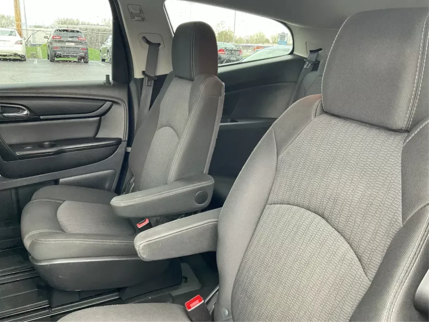 2016 Chevrolet Traverse 1LT (1GNKVGKD8GJ) with an 3.6L V-6 gasoline direct injection engine, located at 1230 East Main St, Xenia, OH, 45385, (937) 908-9800, 39.688026, -83.910172 - Third Row - Photo#10