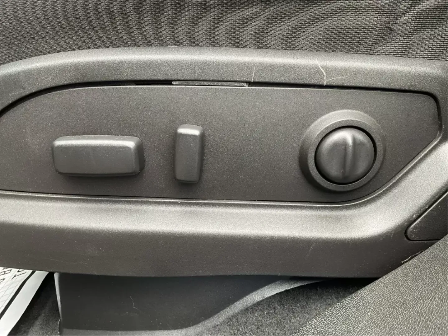 2016 Chevrolet Traverse 1LT (1GNKVGKD8GJ) with an 3.6L V-6 gasoline direct injection engine, located at 1230 East Main St, Xenia, OH, 45385, (937) 908-9800, 39.688026, -83.910172 - Third Row - Photo#18