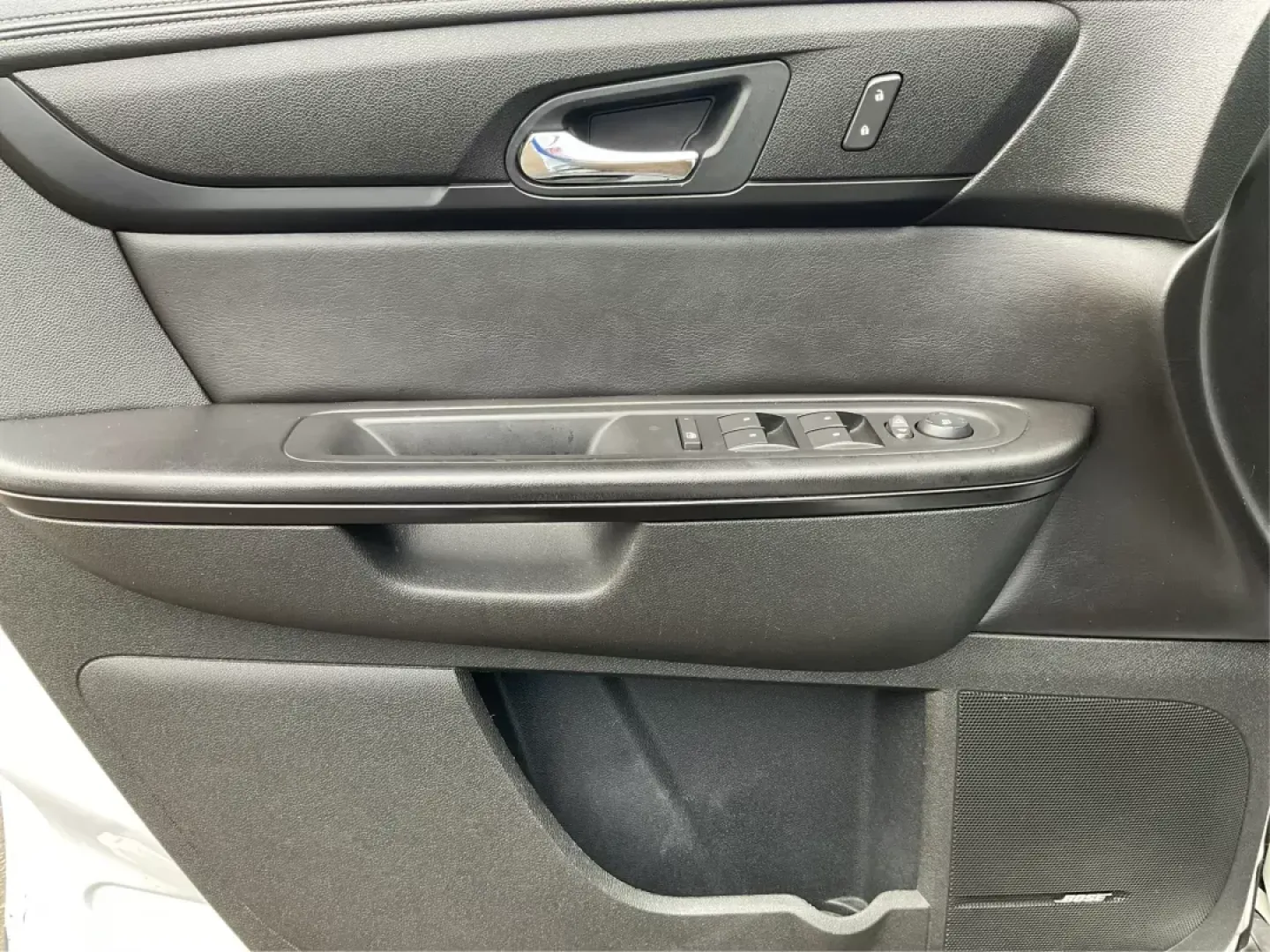 2016 Chevrolet Traverse 1LT (1GNKVGKD8GJ) with an 3.6L V-6 gasoline direct injection engine, located at 1230 East Main St, Xenia, OH, 45385, (937) 908-9800, 39.688026, -83.910172 - Third Row - Photo#19