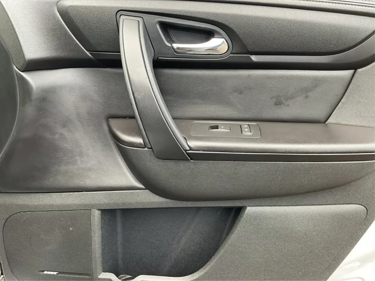 2016 Chevrolet Traverse 1LT (1GNKVGKD8GJ) with an 3.6L V-6 gasoline direct injection engine, located at 1230 East Main St, Xenia, OH, 45385, (937) 908-9800, 39.688026, -83.910172 - Third Row - Photo#20