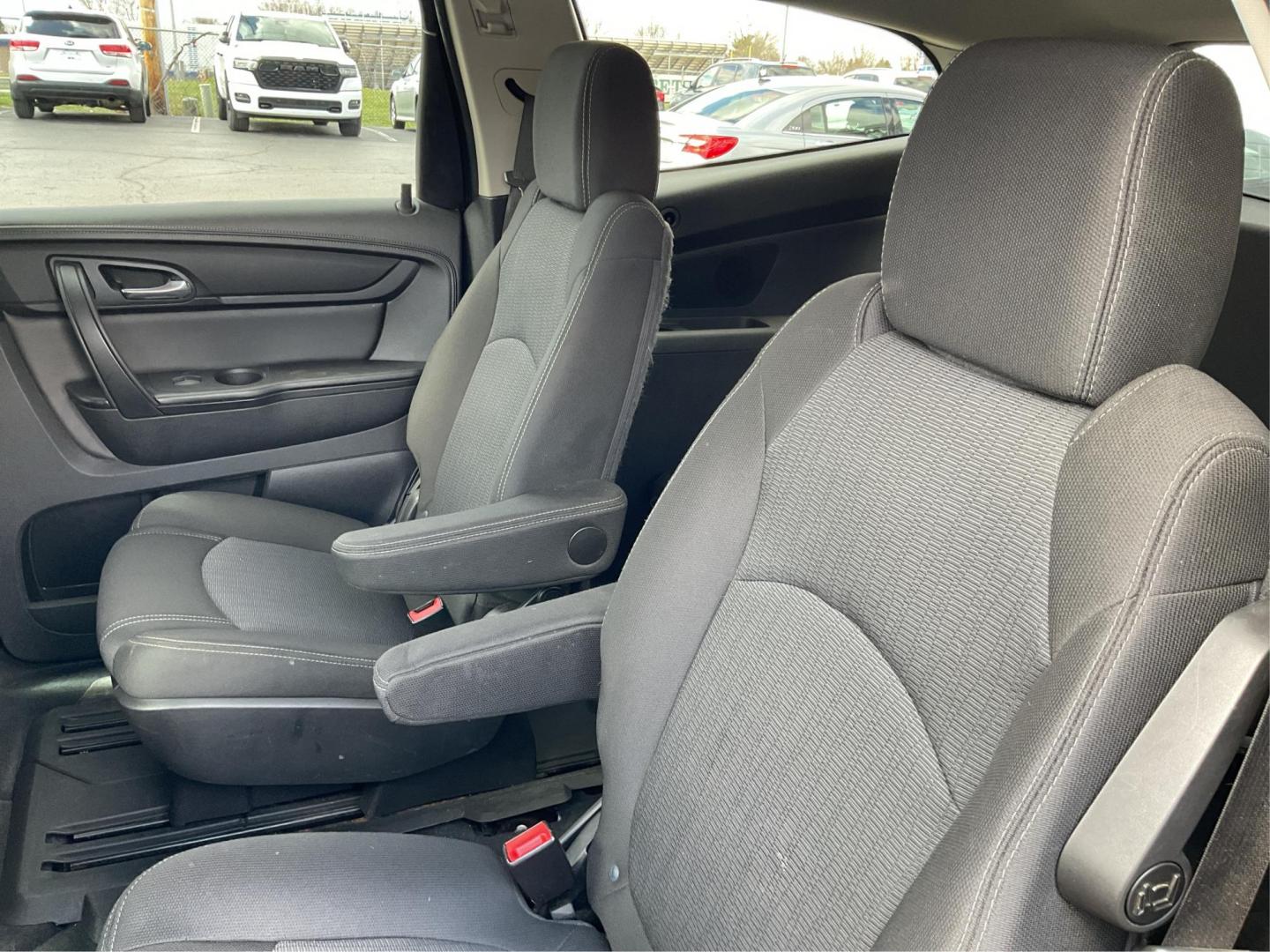 2016 Chevrolet Traverse 1LT (1GNKRGKD2GJ) with an 3.6L V-6 gasoline direct injection engine, located at 1184 Kauffman Ave, Fairborn, OH, 45324, (937) 908-9800, 39.807072, -84.030914 - Third Row - Photo#9