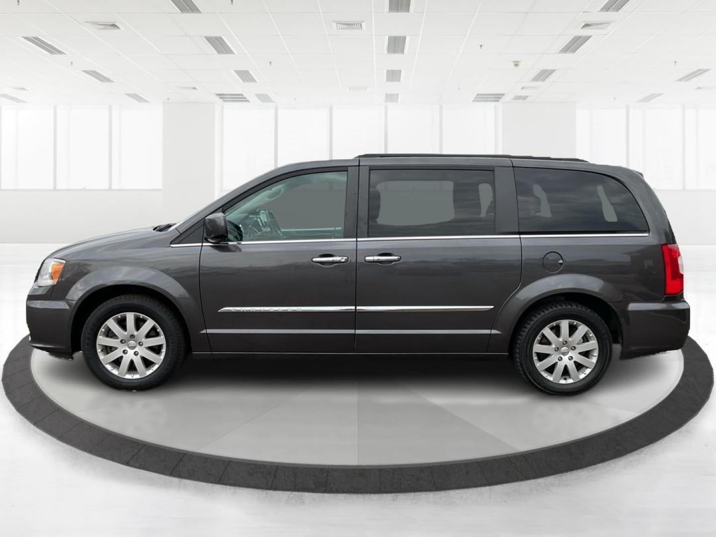 2016 Chrysler Town and Country Touring (2C4RC1BG4GR) with an 3.6L V6 DOHC 24V engine, 6-Speed Automatic transmission, located at 8750 N County Rd 25A, Piqua, OH, 45356, (937) 908-9800, 40.164391, -84.232513 - 2016 Chrysler Town and Country Touring - Photo#5
