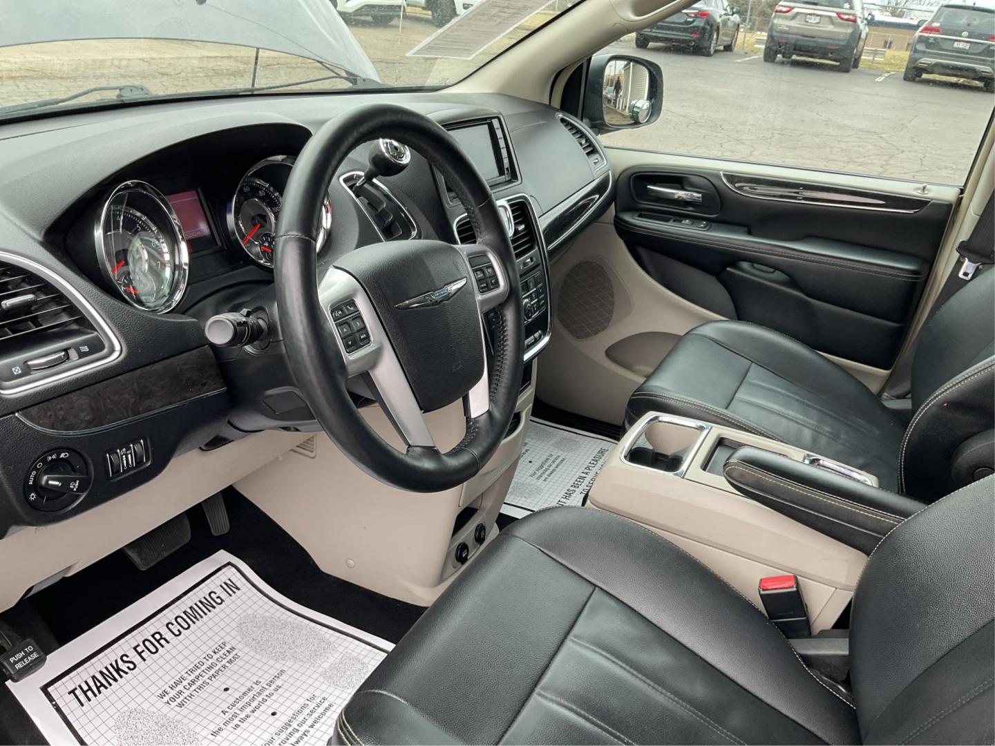 2016 Chrysler Town and Country Touring (2C4RC1BG4GR) with an 3.6L V6 DOHC 24V engine, 6-Speed Automatic transmission, located at 8750 N County Rd 25A, Piqua, OH, 45356, (937) 908-9800, 40.164391, -84.232513 - 2016 Chrysler Town and Country Touring - Photo#8