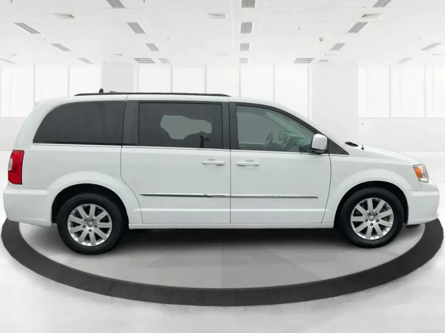 2016 Chrysler Town and Country Touring (2C4RC1BG6GR) with an Pentastar 3.6L V-6 DOHC engine, located at 1951 S Dayton Lakeview Rd., New Carlisle, OH, 45344, (937) 908-9800, 39.890999, -84.050255 - **Discover Family Adventures in the 2016 Chrysler Town and Country Touring Your Perfect Road Trip Companion!**<br /> <br /> Are you ready to elevate your family travels or weekend getaways? Look no further than the 2016 Chrysler Town and Country Touring, a versatile and spacious van designed to - Photo#1