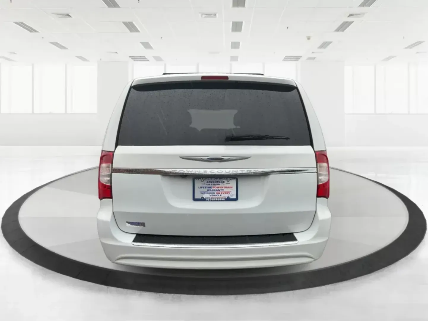 2016 Chrysler Town and Country Touring (2C4RC1BG6GR) with an Pentastar 3.6L V-6 DOHC engine, located at 1951 S Dayton Lakeview Rd., New Carlisle, OH, 45344, (937) 908-9800, 39.890999, -84.050255 - **Discover Family Adventures in the 2016 Chrysler Town and Country Touring Your Perfect Road Trip Companion!**<br /> <br /> Are you ready to elevate your family travels or weekend getaways? Look no further than the 2016 Chrysler Town and Country Touring, a versatile and spacious van designed to - Photo#3