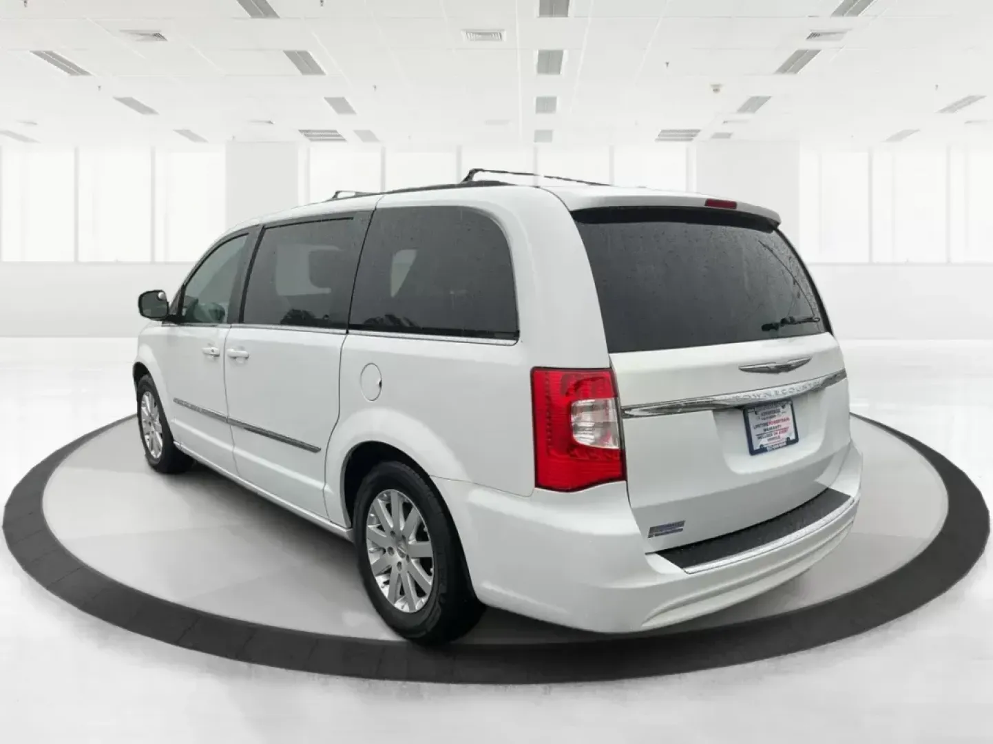 2016 Chrysler Town and Country Touring (2C4RC1BG6GR) with an Pentastar 3.6L V-6 DOHC engine, located at 1951 S Dayton Lakeview Rd., New Carlisle, OH, 45344, (937) 908-9800, 39.890999, -84.050255 - **Discover Family Adventures in the 2016 Chrysler Town and Country Touring Your Perfect Road Trip Companion!**<br /> <br /> Are you ready to elevate your family travels or weekend getaways? Look no further than the 2016 Chrysler Town and Country Touring, a versatile and spacious van designed to - Photo#4
