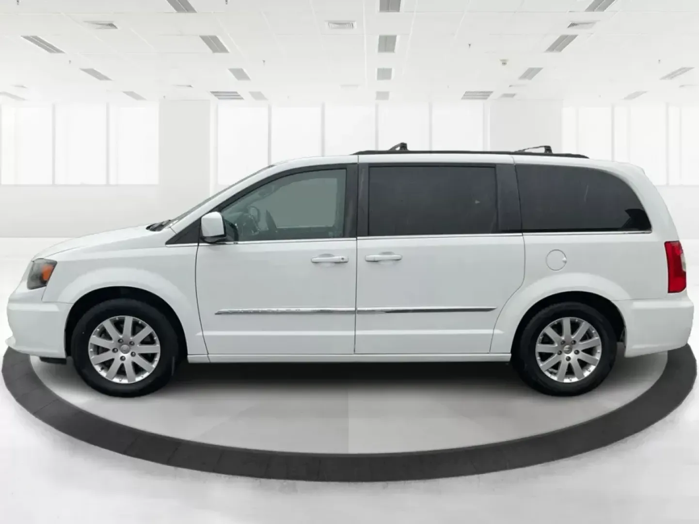 2016 Chrysler Town and Country Touring (2C4RC1BG6GR) with an Pentastar 3.6L V-6 DOHC engine, located at 1951 S Dayton Lakeview Rd., New Carlisle, OH, 45344, (937) 908-9800, 39.890999, -84.050255 - **Discover Family Adventures in the 2016 Chrysler Town and Country Touring Your Perfect Road Trip Companion!**<br /> <br /> Are you ready to elevate your family travels or weekend getaways? Look no further than the 2016 Chrysler Town and Country Touring, a versatile and spacious van designed to - Photo#5