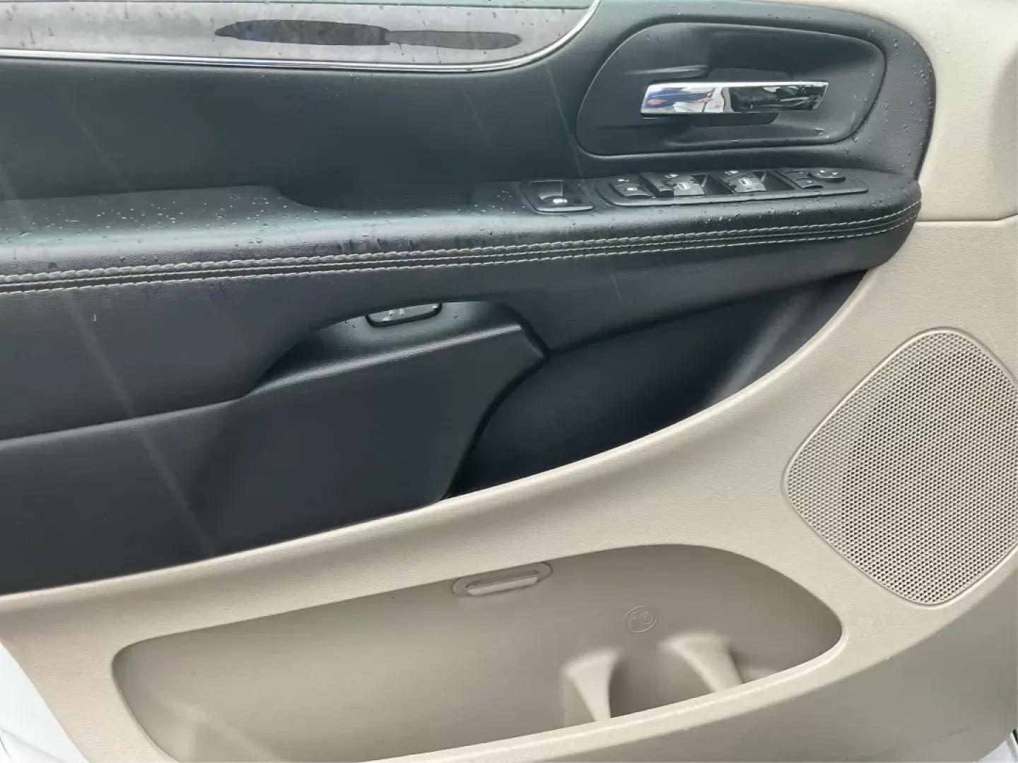 2016 Chrysler Town and Country Touring (2C4RC1BG6GR) with an Pentastar 3.6L V-6 DOHC engine, located at 1951 S Dayton Lakeview Rd., New Carlisle, OH, 45344, (937) 908-9800, 39.890999, -84.050255 - **Discover Family Adventures in the 2016 Chrysler Town and Country Touring Your Perfect Road Trip Companion!**<br /> <br /> Are you ready to elevate your family travels or weekend getaways? Look no further than the 2016 Chrysler Town and Country Touring, a versatile and spacious van designed to - Photo#18