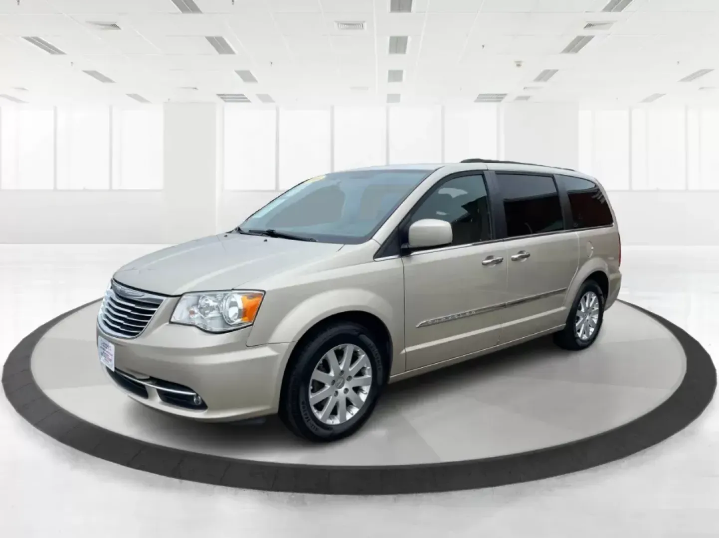 2016 Chrysler Town and Country Touring (2C4RC1BG8GR) with an Pentastar 3.6L V-6 DOHC engine, located at 880 E. National Road, Vandalia, OH, 45377, (937) 908-9800, 39.891918, -84.183594 - 2016 Chrysler Town and Country Touring - Photo#7