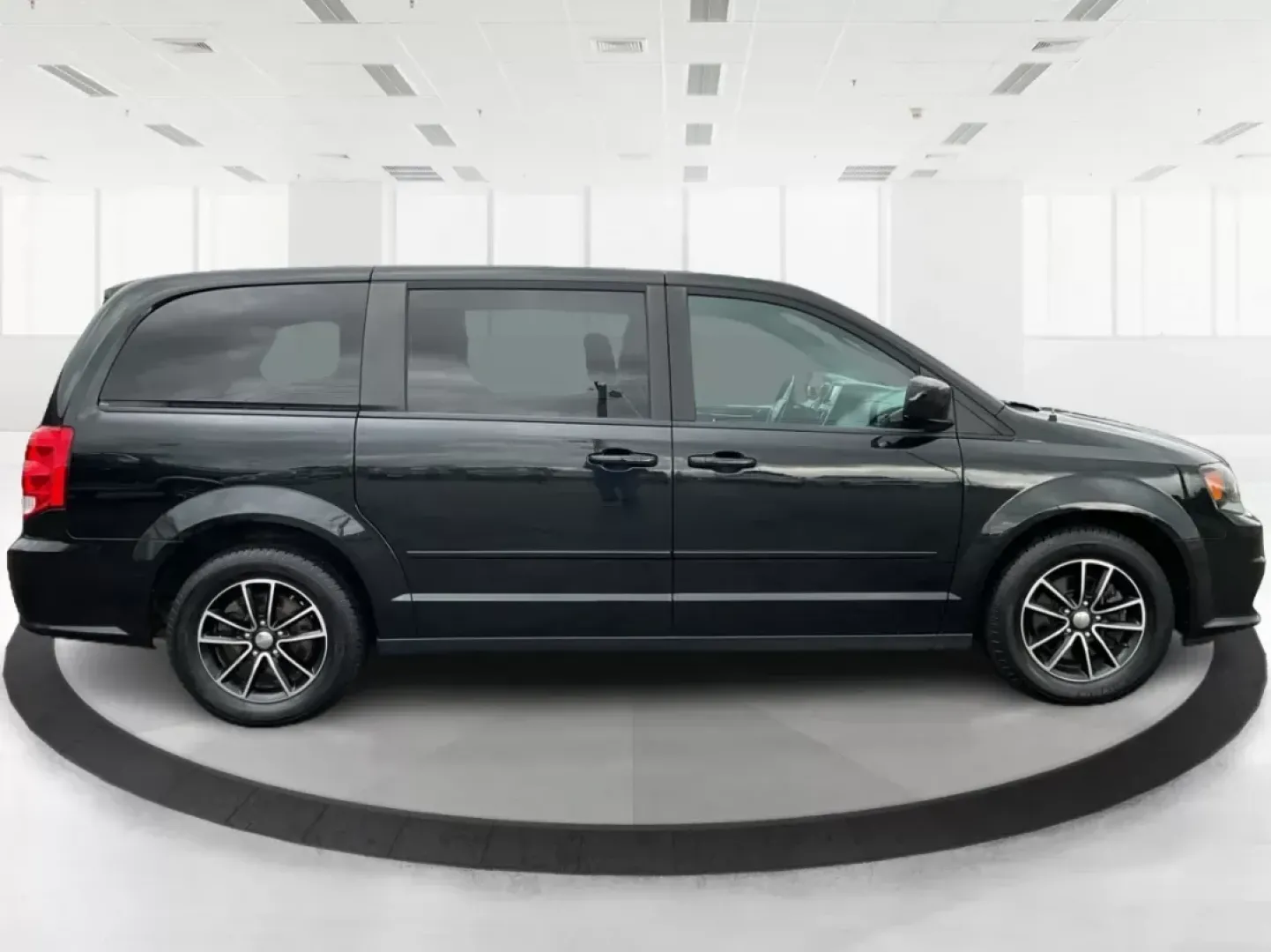 2016 Dodge Grand Caravan SXT (2C4RDGCG6GR) with an Pentastar 3.6L V-6 DOHC engine, located at 880 E. National Road, Vandalia, OH, 45377, (937) 908-9800, 39.891918, -84.183594 - 2016 Dodge Grand Caravan SXT - Photo#1