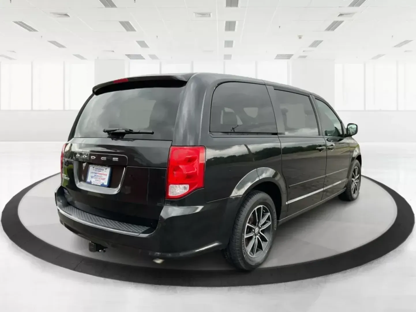2016 Dodge Grand Caravan SXT (2C4RDGCG6GR) with an Pentastar 3.6L V-6 DOHC engine, located at 880 E. National Road, Vandalia, OH, 45377, (937) 908-9800, 39.891918, -84.183594 - 2016 Dodge Grand Caravan SXT - Photo#2