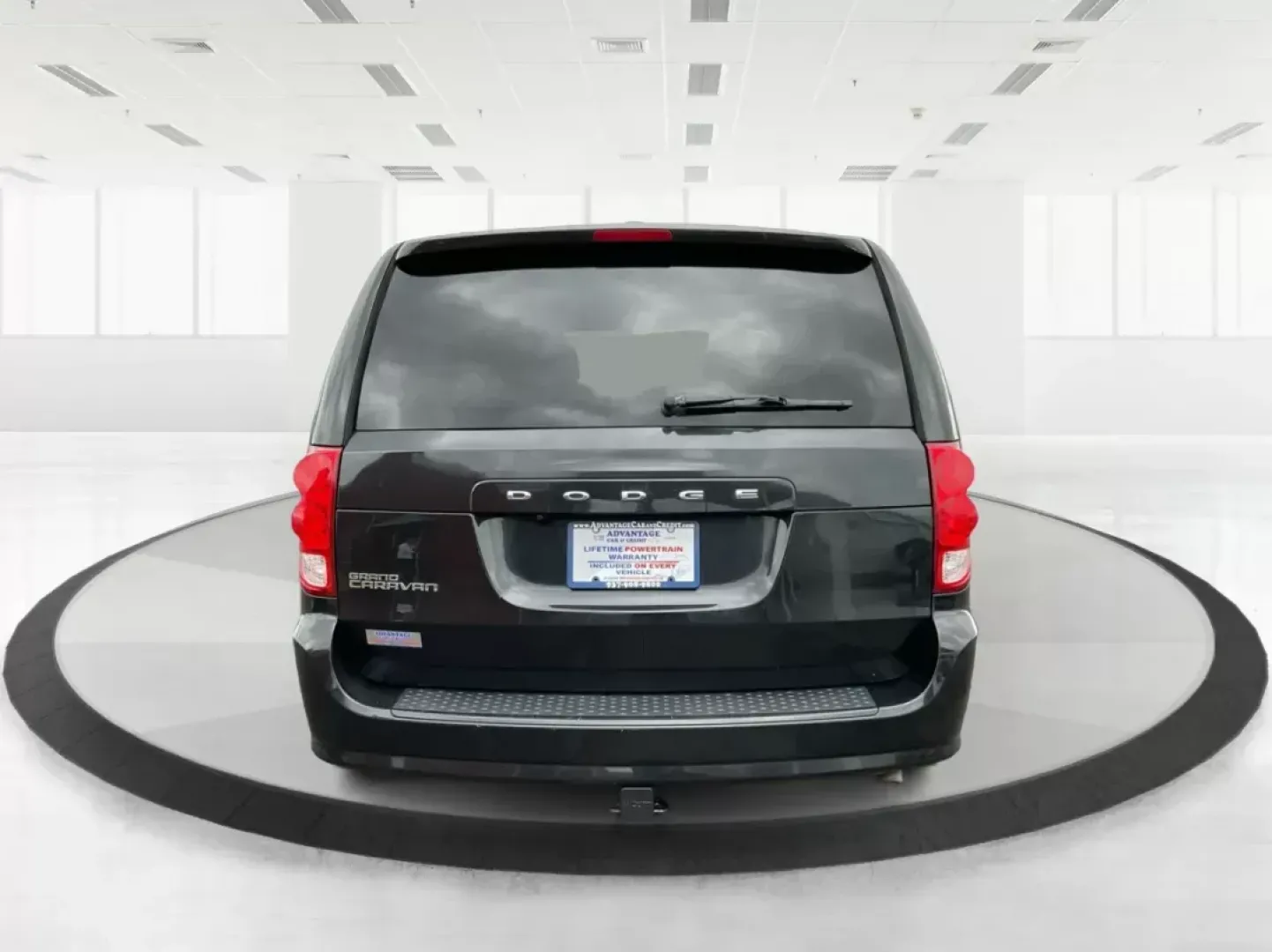 2016 Dodge Grand Caravan SXT (2C4RDGCG6GR) with an Pentastar 3.6L V-6 DOHC engine, located at 880 E. National Road, Vandalia, OH, 45377, (937) 908-9800, 39.891918, -84.183594 - 2016 Dodge Grand Caravan SXT - Photo#3