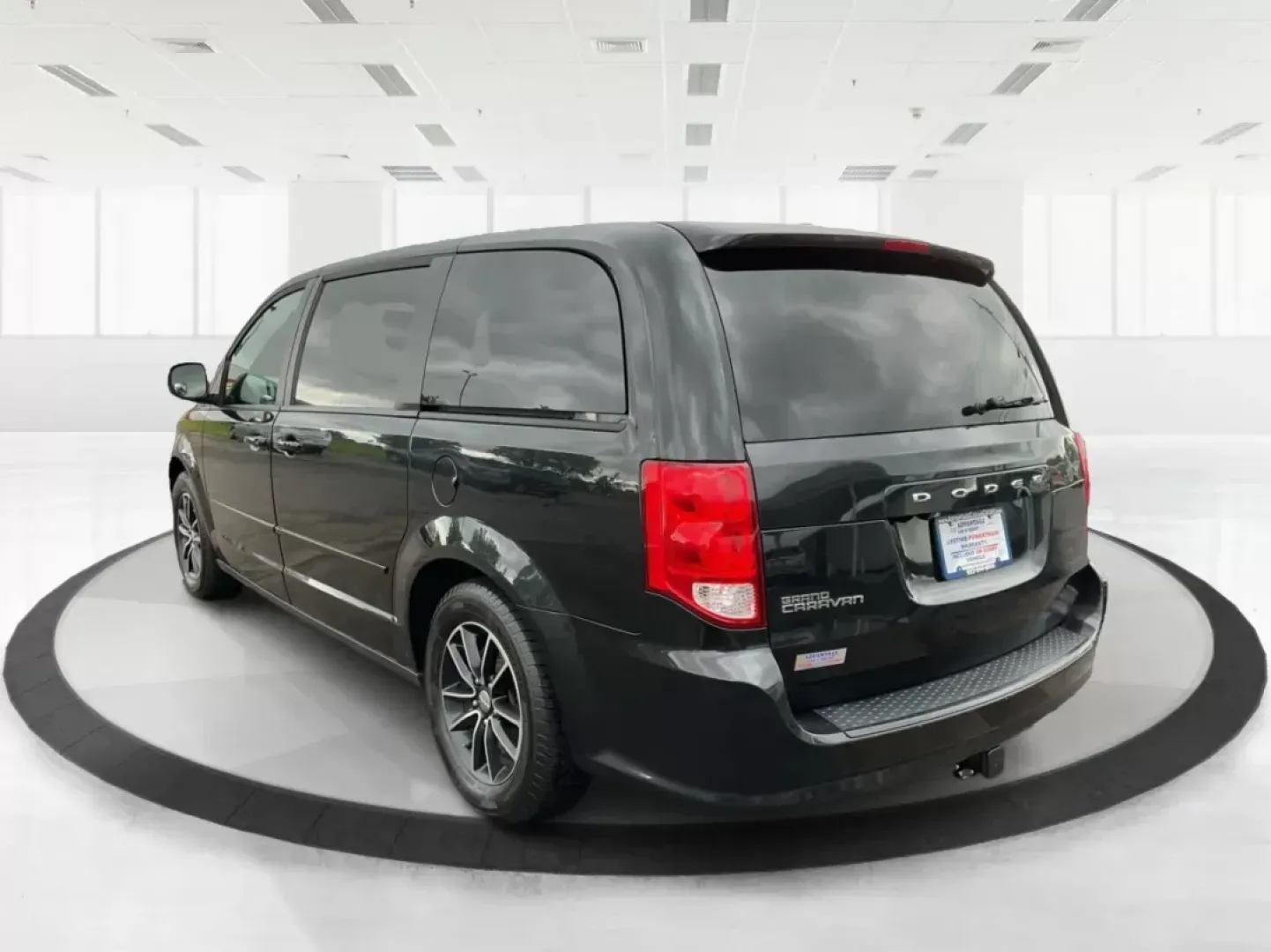 2016 Dodge Grand Caravan SXT (2C4RDGCG6GR) with an Pentastar 3.6L V-6 DOHC engine, located at 880 E. National Road, Vandalia, OH, 45377, (937) 908-9800, 39.891918, -84.183594 - 2016 Dodge Grand Caravan SXT - Photo#4