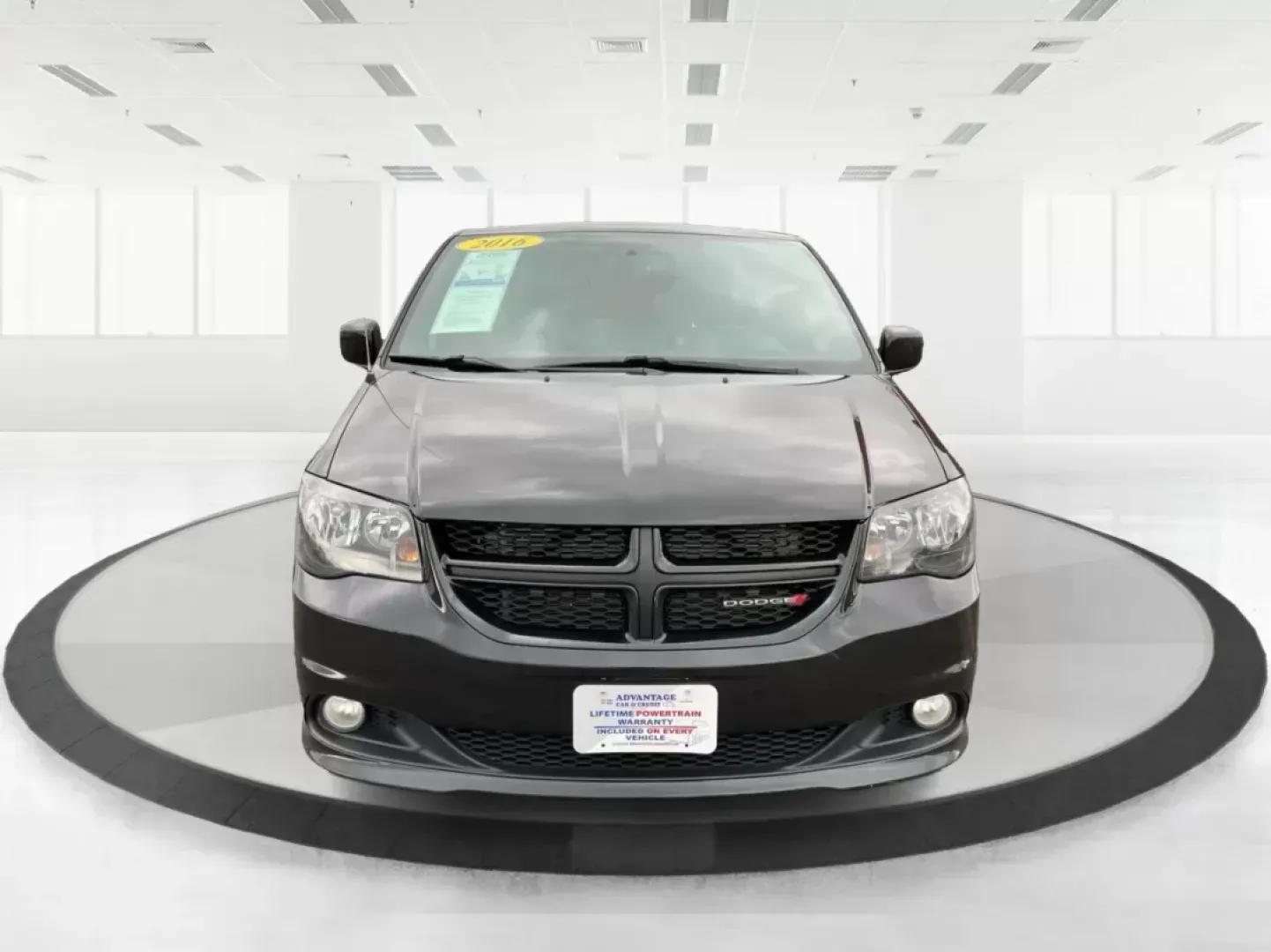 2016 Dodge Grand Caravan SXT (2C4RDGCG6GR) with an Pentastar 3.6L V-6 DOHC engine, located at 880 E. National Road, Vandalia, OH, 45377, (937) 908-9800, 39.891918, -84.183594 - 2016 Dodge Grand Caravan SXT - Photo#6