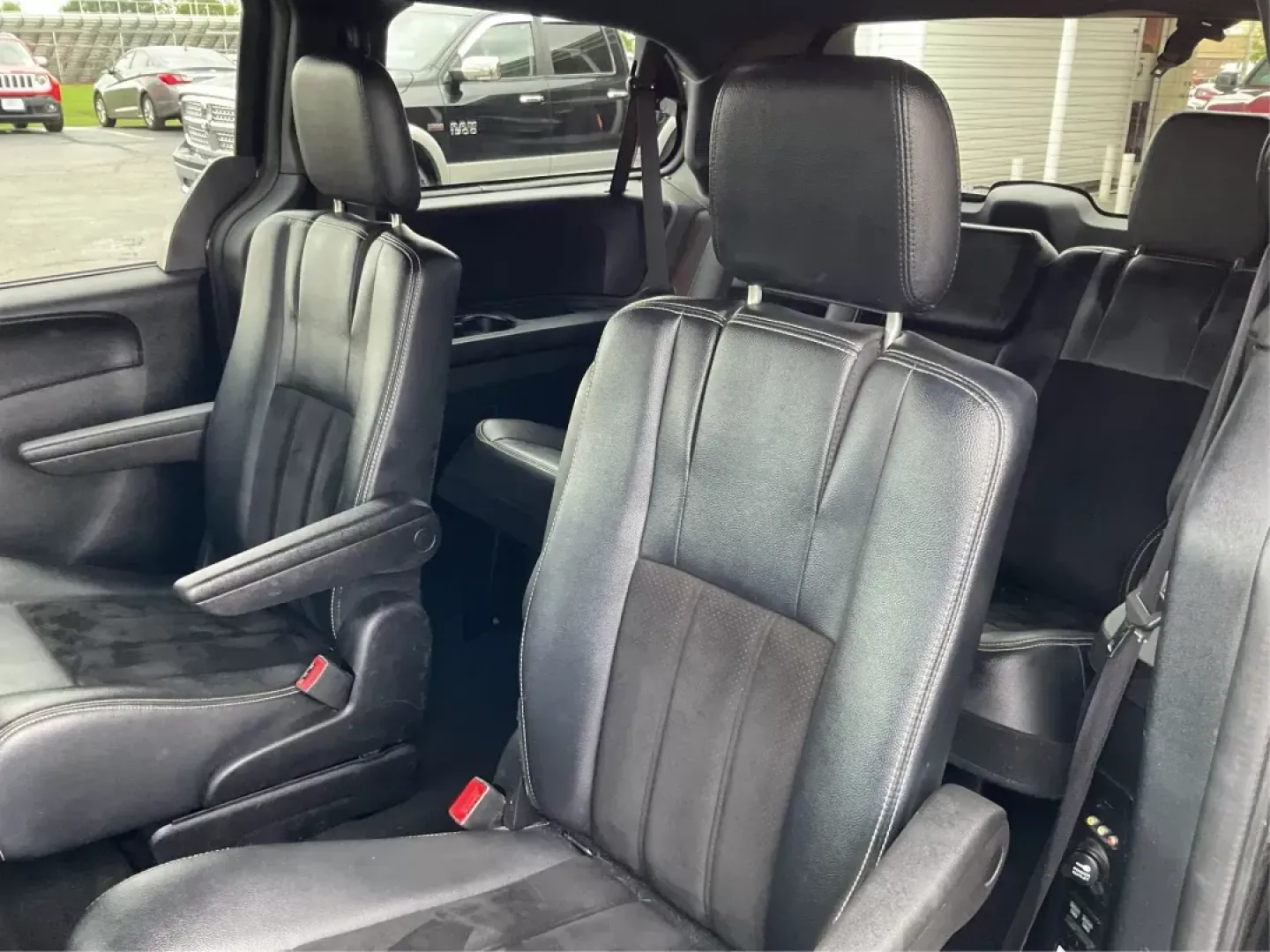 2016 Dodge Grand Caravan SXT (2C4RDGCG6GR) with an Pentastar 3.6L V-6 DOHC engine, located at 880 E. National Road, Vandalia, OH, 45377, (937) 908-9800, 39.891918, -84.183594 - 2016 Dodge Grand Caravan SXT - Photo#9