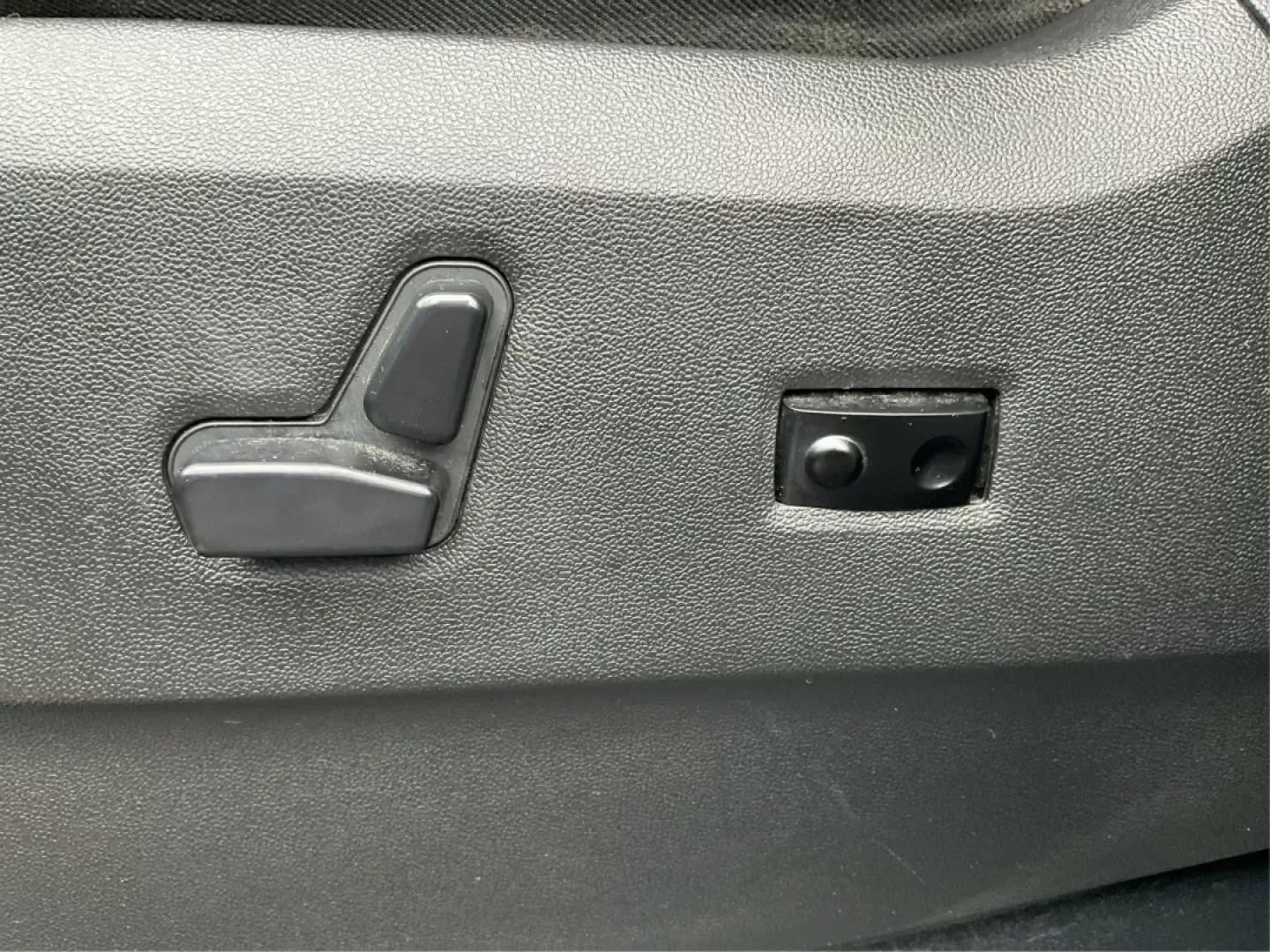 2016 Dodge Grand Caravan SXT (2C4RDGCG6GR) with an Pentastar 3.6L V-6 DOHC engine, located at 880 E. National Road, Vandalia, OH, 45377, (937) 908-9800, 39.891918, -84.183594 - 2016 Dodge Grand Caravan SXT - Photo#17