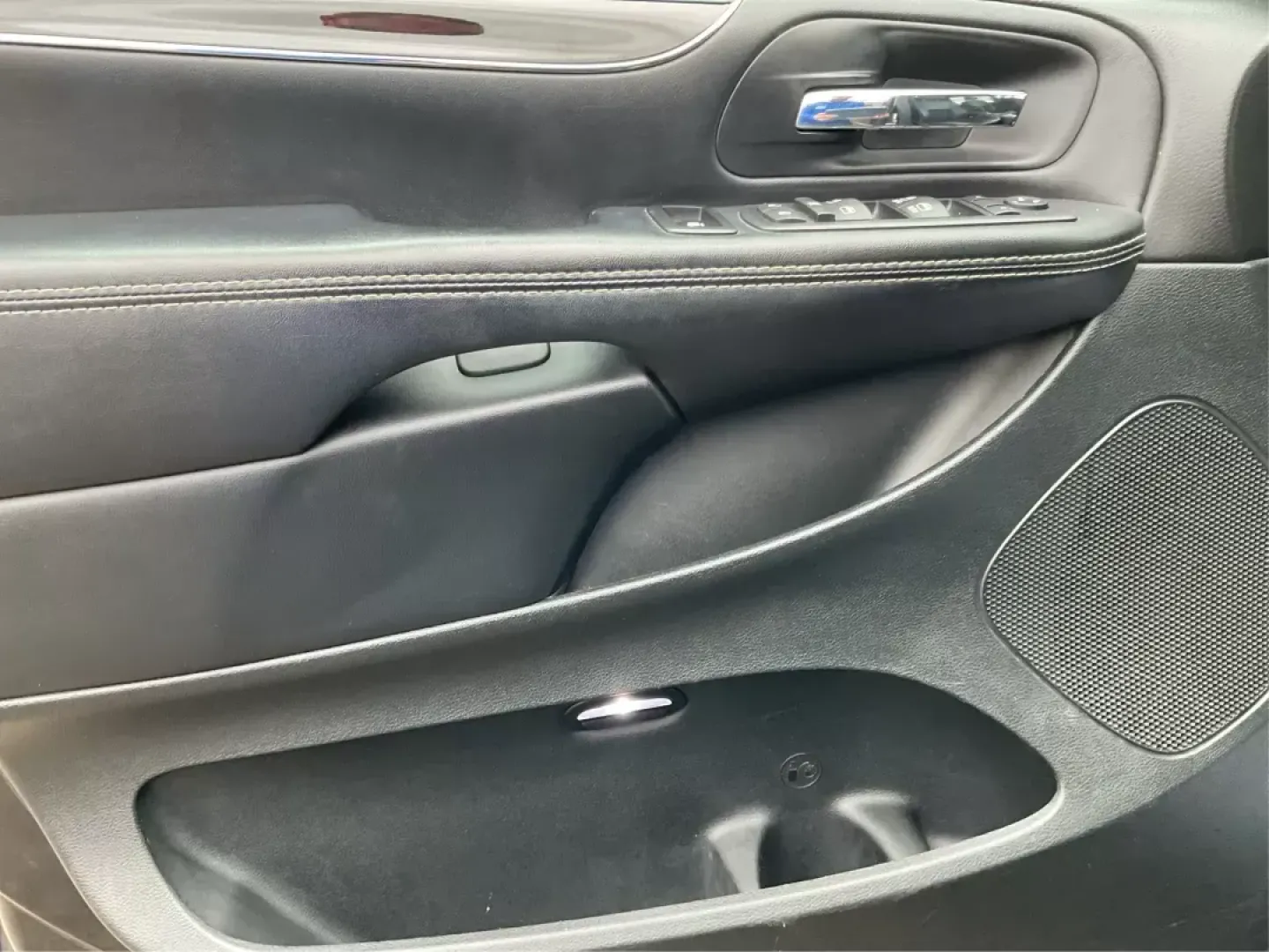 2016 Dodge Grand Caravan SXT (2C4RDGCG6GR) with an Pentastar 3.6L V-6 DOHC engine, located at 880 E. National Road, Vandalia, OH, 45377, (937) 908-9800, 39.891918, -84.183594 - 2016 Dodge Grand Caravan SXT - Photo#18