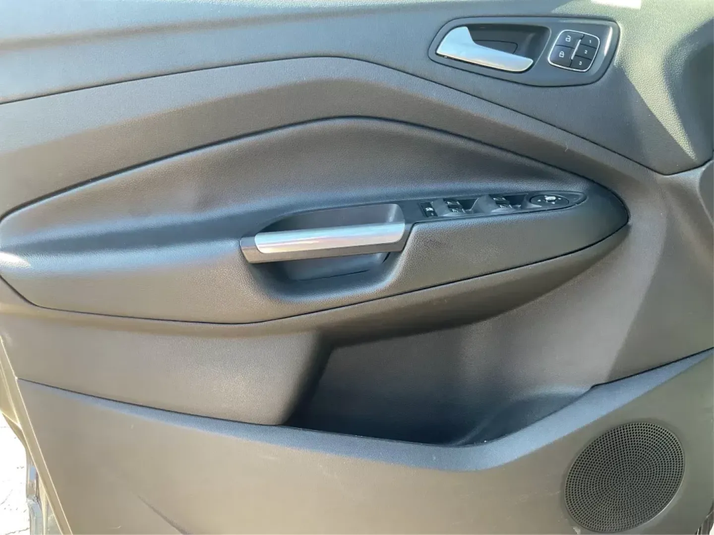2016 Ford Escape Titanium (1FMCU9J92GU) with an EcoBoost 1.6L I-4 gasoline direct injection engine, located at 1184 Kauffman Ave, Fairborn, OH, 45324, (937) 908-9800, 39.807072, -84.030914 - 2016 Ford Escape Titanium - Photo#18