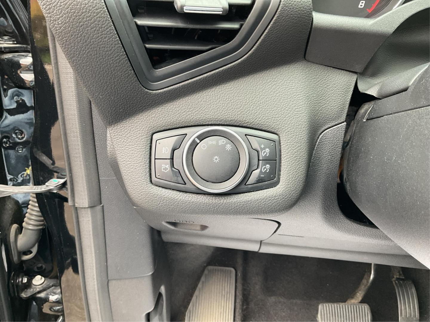 2016 Ford Escape SE (1FMCU9G96GU) with an EcoBoost 1.6L I-4 gasoline direct injection engine, located at 1230 East Main St, Xenia, OH, 45385, (937) 908-9800, 39.688026, -83.910172 - 2016 Ford Escape SE - Photo#15