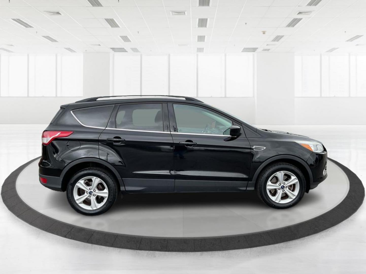 2016 Ford Escape SE (1FMCU9G96GU) with an EcoBoost 1.6L I-4 gasoline direct injection engine, located at 1230 East Main St, Xenia, OH, 45385, (937) 908-9800, 39.688026, -83.910172 - 2016 Ford Escape SE - Photo#1