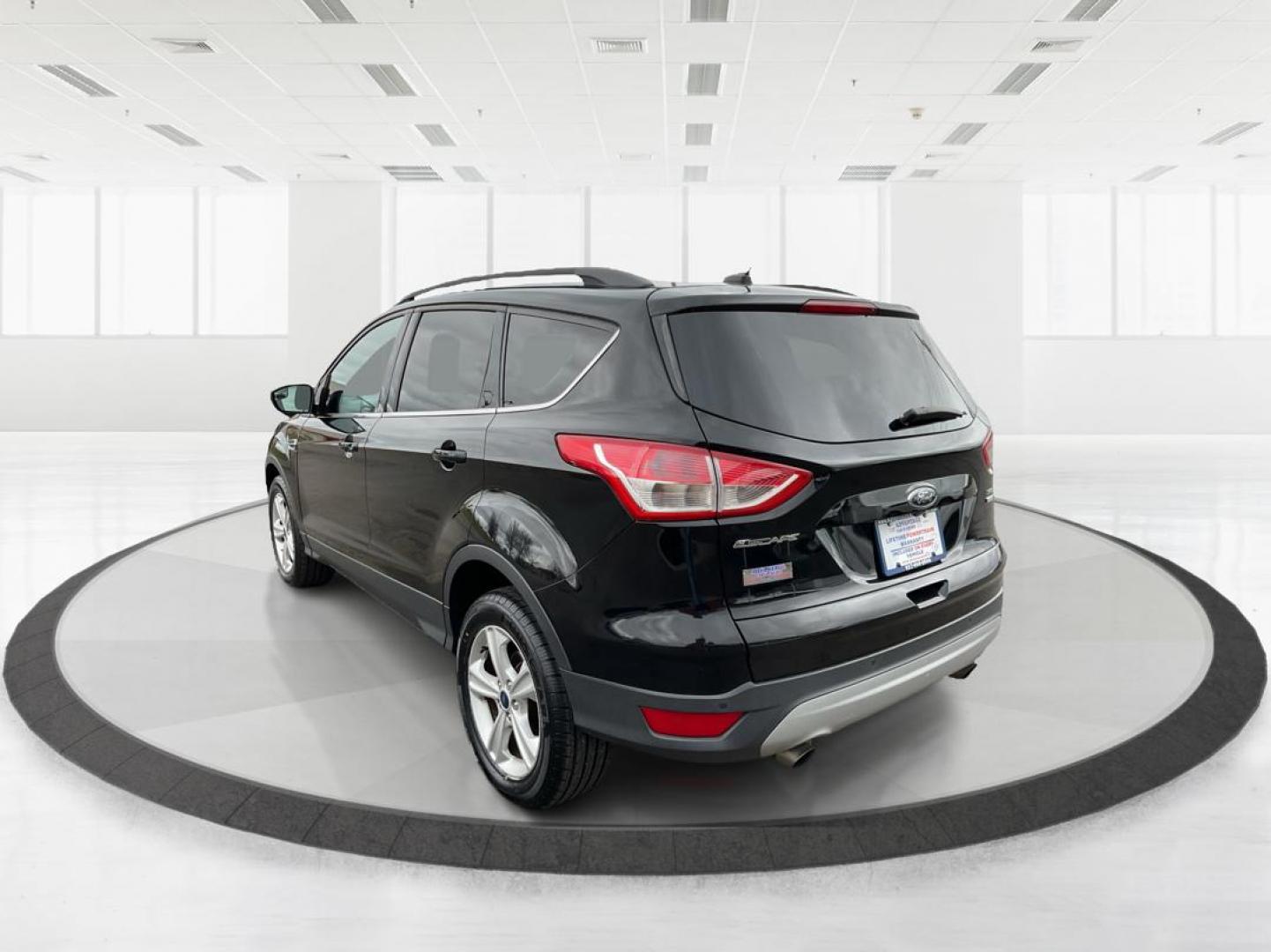 2016 Ford Escape SE (1FMCU9G96GU) with an EcoBoost 1.6L I-4 gasoline direct injection engine, located at 1230 East Main St, Xenia, OH, 45385, (937) 908-9800, 39.688026, -83.910172 - 2016 Ford Escape SE - Photo#3