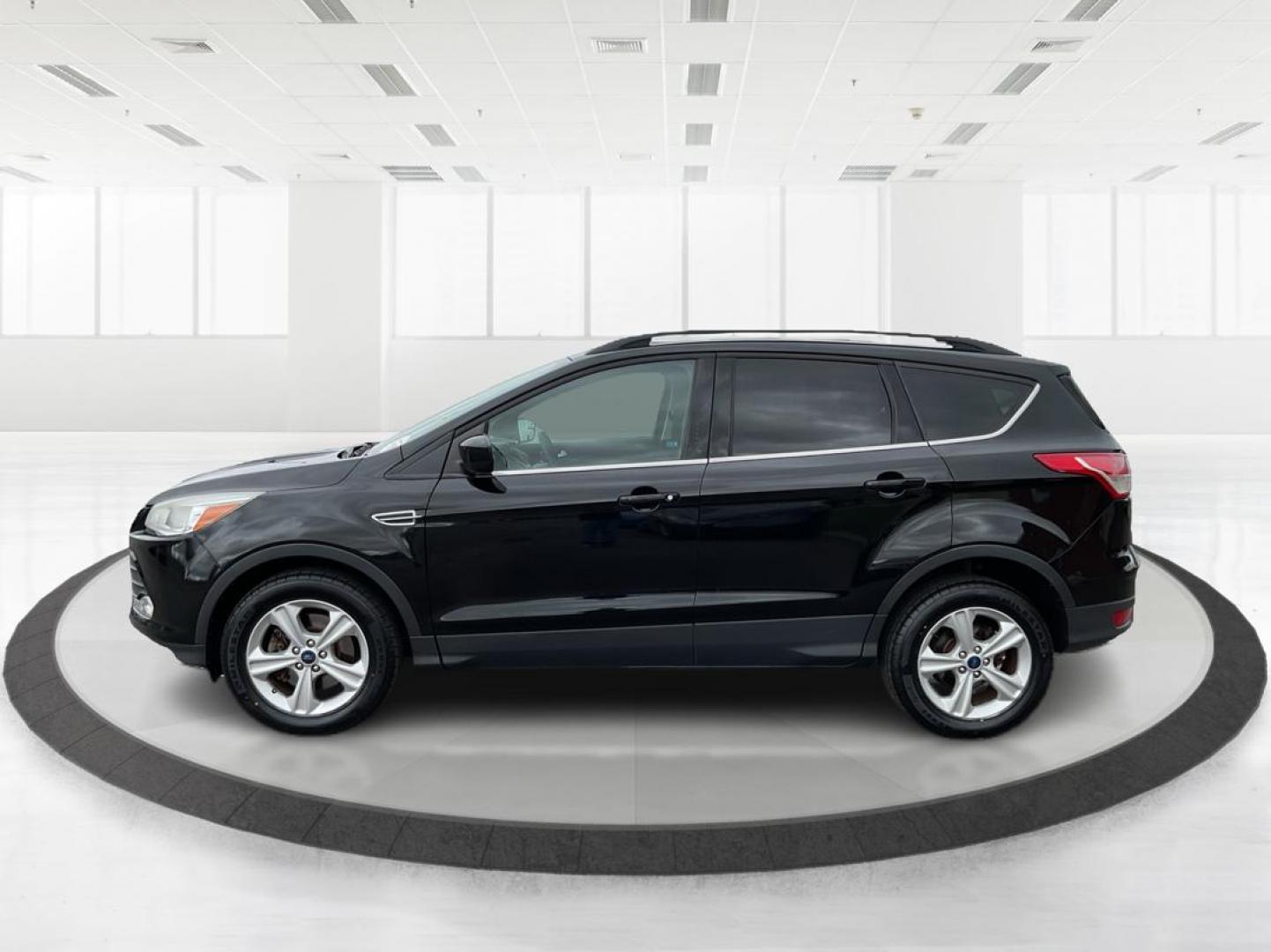 2016 Ford Escape SE (1FMCU9G96GU) with an EcoBoost 1.6L I-4 gasoline direct injection engine, located at 1230 East Main St, Xenia, OH, 45385, (937) 908-9800, 39.688026, -83.910172 - 2016 Ford Escape SE - Photo#4