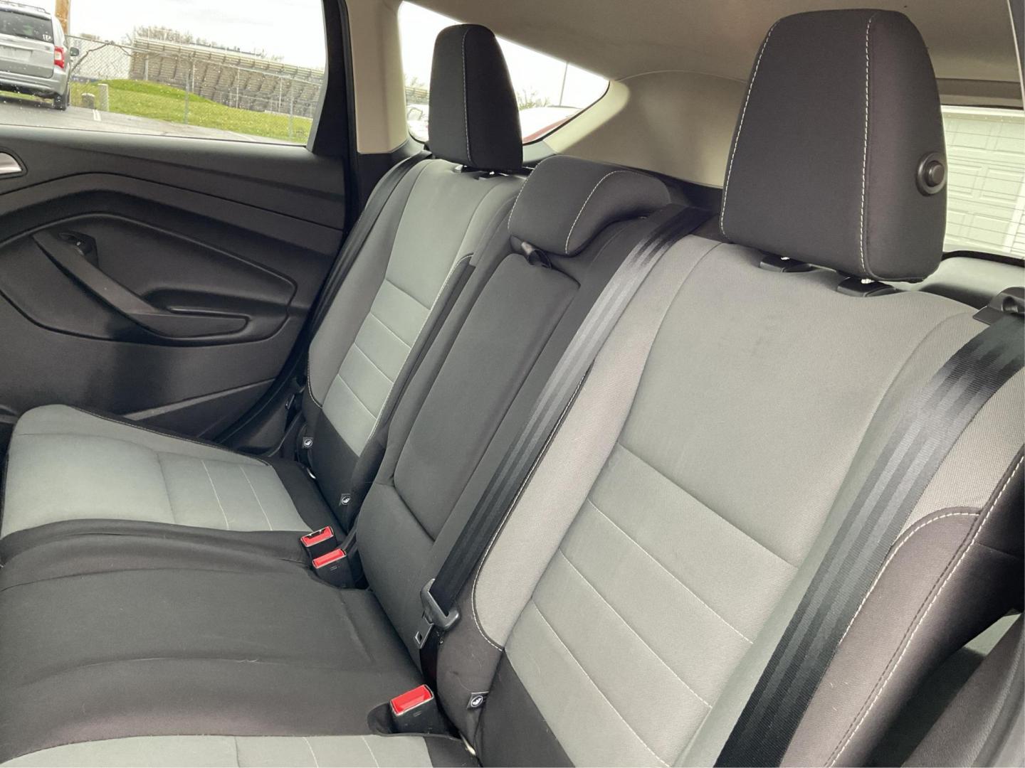 2016 Ford Escape SE (1FMCU9G96GU) with an EcoBoost 1.6L I-4 gasoline direct injection engine, located at 1230 East Main St, Xenia, OH, 45385, (937) 908-9800, 39.688026, -83.910172 - 2016 Ford Escape SE - Photo#8