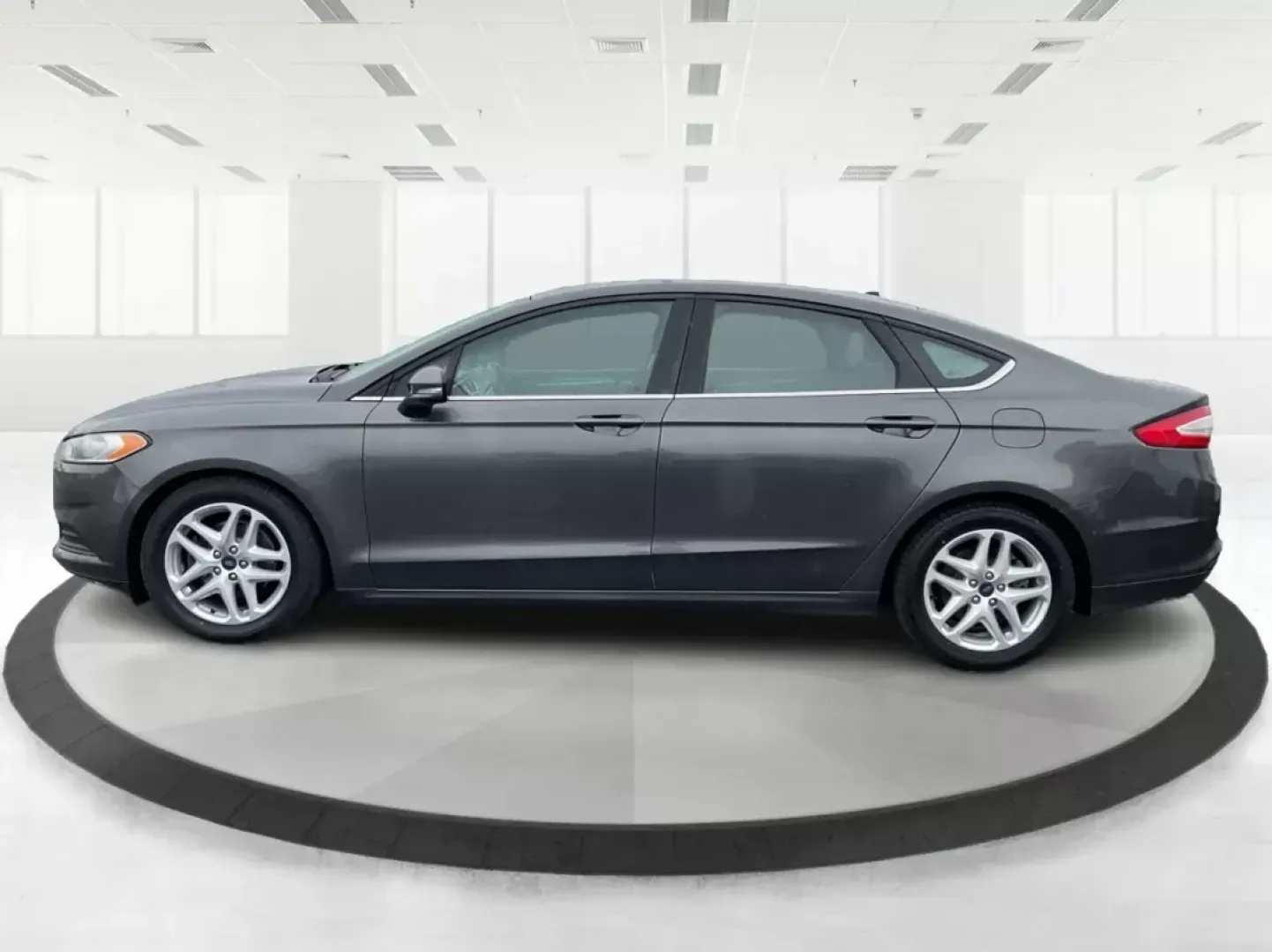 2016 Ford Fusion SE (3FA6P0H79GR) with an Other engine, located at 4508 South Dixie Dr, Moraine, OH, 45439, (937) 908-9800, 39.689976, -84.218452 - 2016 Ford Fusion SE - Photo#5