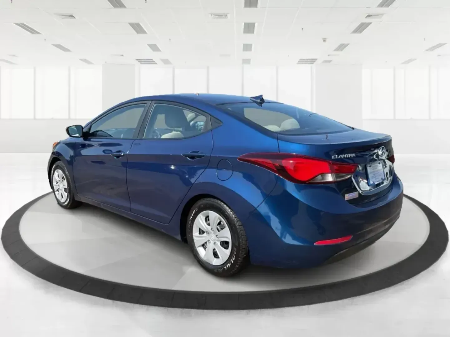 2016 Hyundai Elantra SE (5NPDH4AE5GH) with an Nu 1.8L I-4 DOHC engine, located at 1951 S Dayton Lakeview Rd., New Carlisle, OH, 45344, (937) 908-9800, 39.890999, -84.050255 - **Elevate Your Daily Commute with the 2016 Hyundai Elantra SE at Advantage Car and Credit!**<br /> <br /> Are you tired of your mundane daily commute? Looking for a reliable vehicle that not only delivers performance but also fits your lifestyle? Look no further! The 2016 Hyundai Elantra SE is your - Photo#4