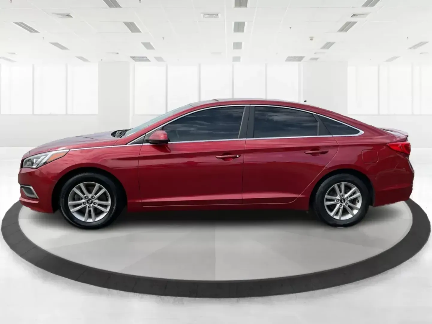 2016 Hyundai Sonata SE (5NPE24AF9GH) with an 2.4L I-4 gasoline direct injection engine, located at 1230 East Main St, Xenia, OH, 45385, (937) 908-9800, 39.688026, -83.910172 - 2016 Hyundai Sonata SE - Photo#5