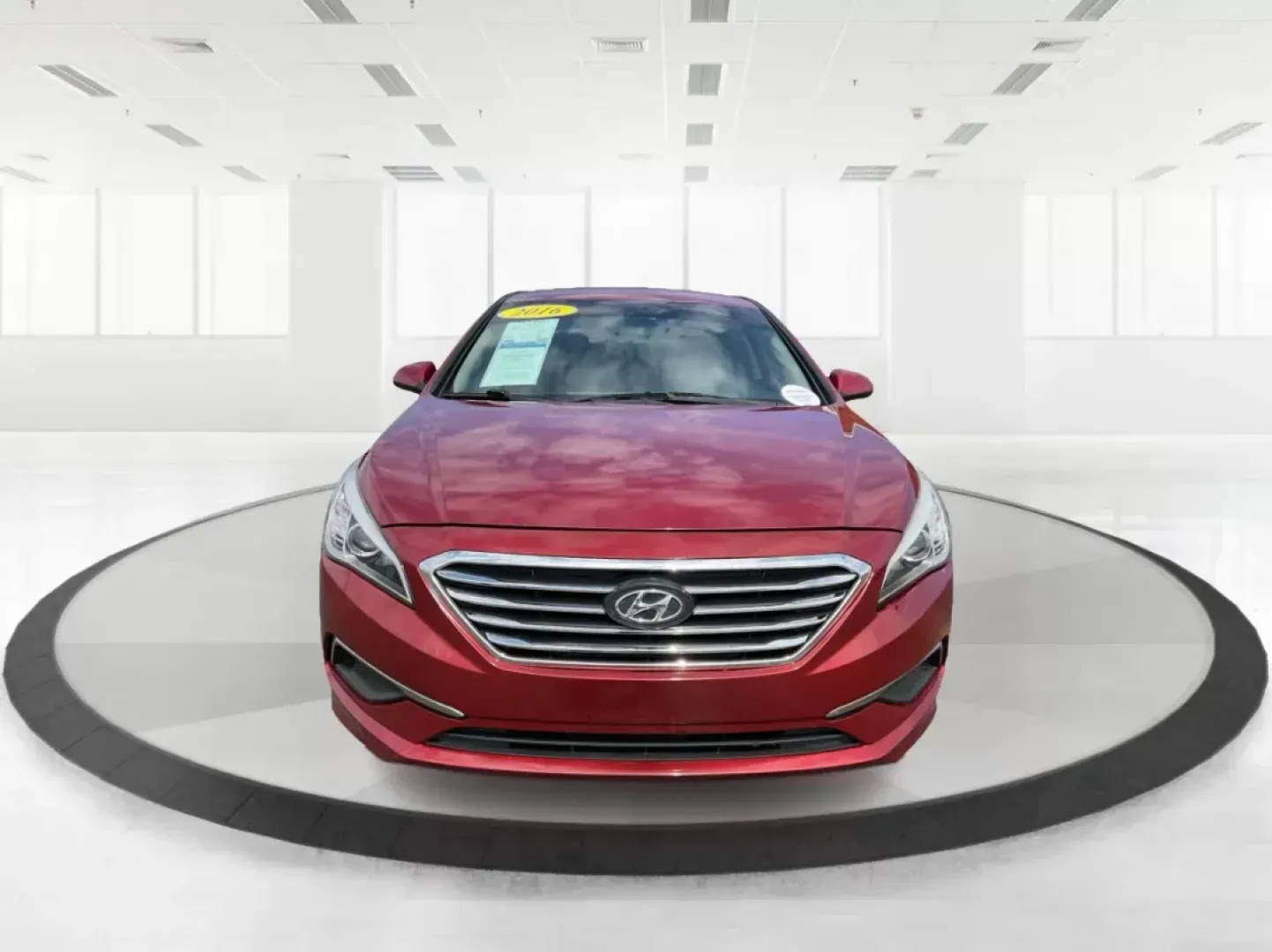 2016 Hyundai Sonata SE (5NPE24AF9GH) with an 2.4L I-4 gasoline direct injection engine, located at 1230 East Main St, Xenia, OH, 45385, (937) 908-9800, 39.688026, -83.910172 - 2016 Hyundai Sonata SE - Photo#6