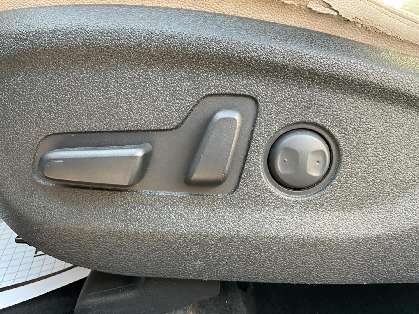 2016 Hyundai Tucson Limited (KM8J3CA20GU) with an 1.6L I-4 gasoline direct injection engine, located at 1099 N County Rd 25A , Troy, OH, 45373, (937) 908-9800, 40.057079, -84.212883 - 2016 Hyundai Tucson Limited - Photo#17