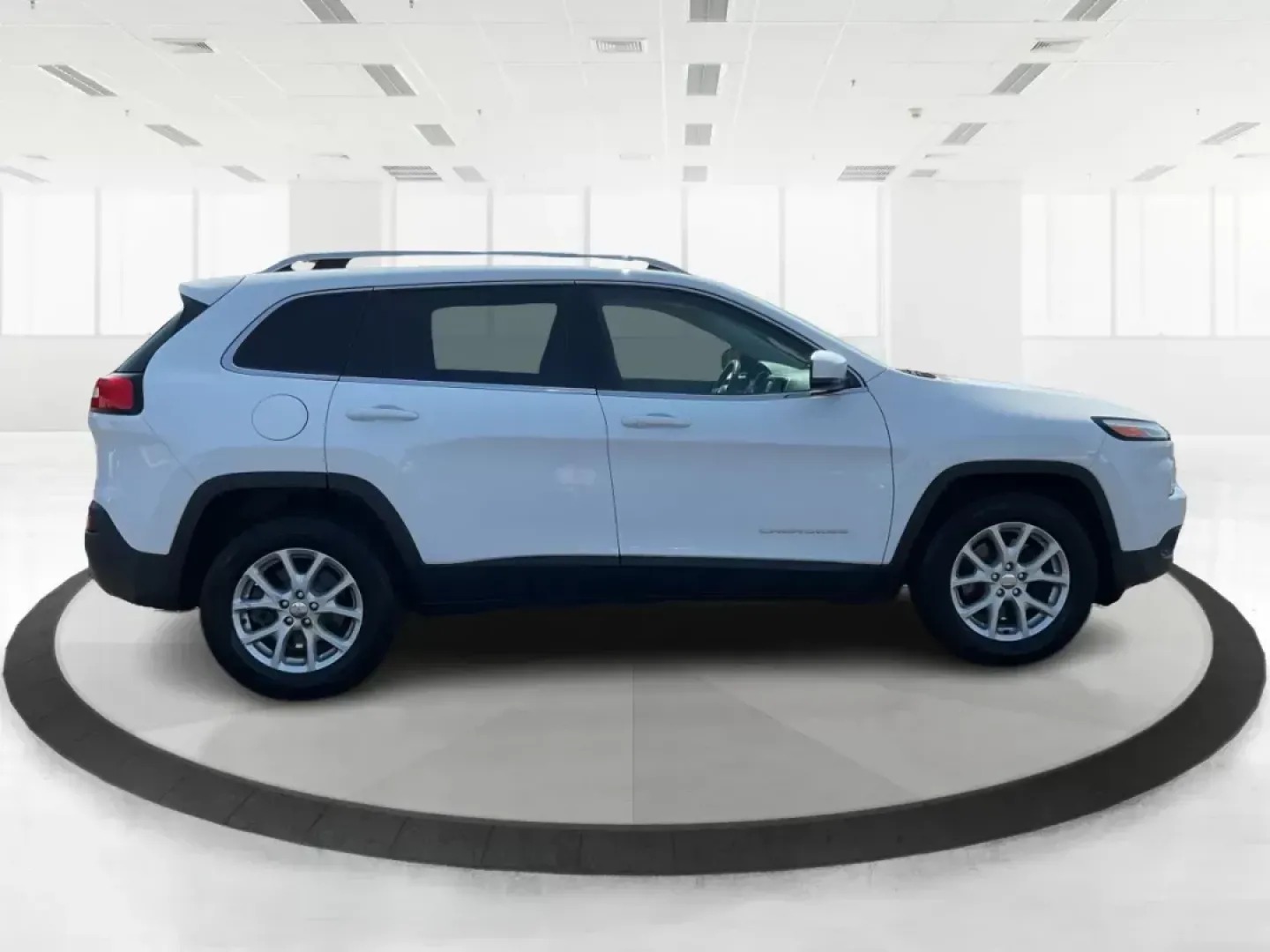2016 Jeep Cherokee Latitude (1C4PJMCS9GW) with an Other engine, located at 8750 N County Rd 25A, Piqua, OH, 45356, (937) 908-9800, 40.164391, -84.232513 - **Unleash Adventure with the 2016 Jeep Cherokee Latitude A Family-Friendly Crossover for Every Journey!**<br /> <br /> Are you ready to elevate your family adventures or daily commutes in Fairborn, OH? Look no further than the 2016 Jeep Cherokee Latitude! This robust crossover is not just a vehicle - Photo#1