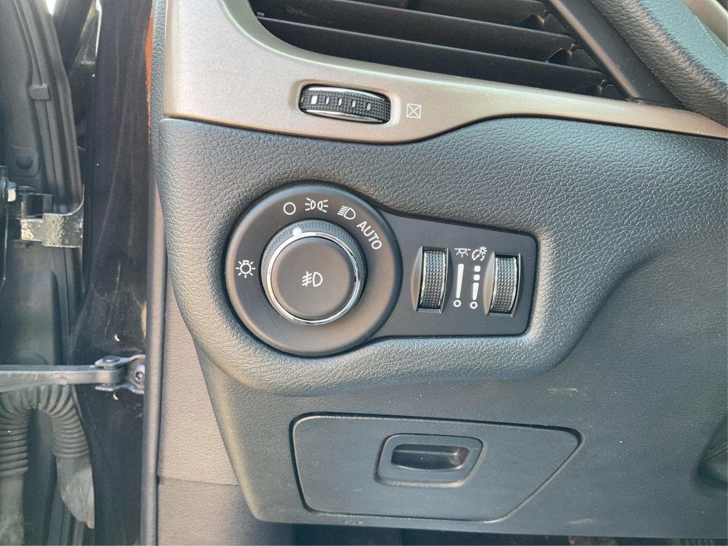 2016 Jeep Cherokee North (1C4PJLCB9GW) with an Other engine, located at 1099 N County Rd 25A , Troy, OH, 45373, (937) 908-9800, 40.057079, -84.212883 - 2016 Jeep Cherokee North - Photo#16