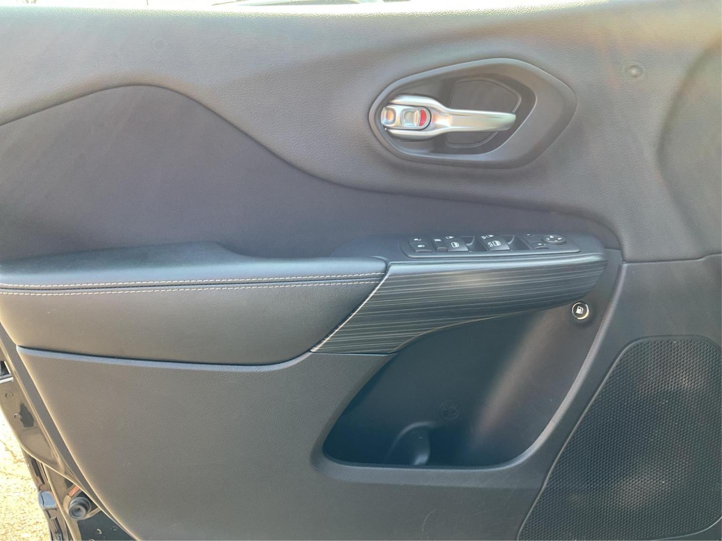2016 Jeep Cherokee North (1C4PJLCB9GW) with an Other engine, located at 1099 N County Rd 25A , Troy, OH, 45373, (937) 908-9800, 40.057079, -84.212883 - 2016 Jeep Cherokee North - Photo#18