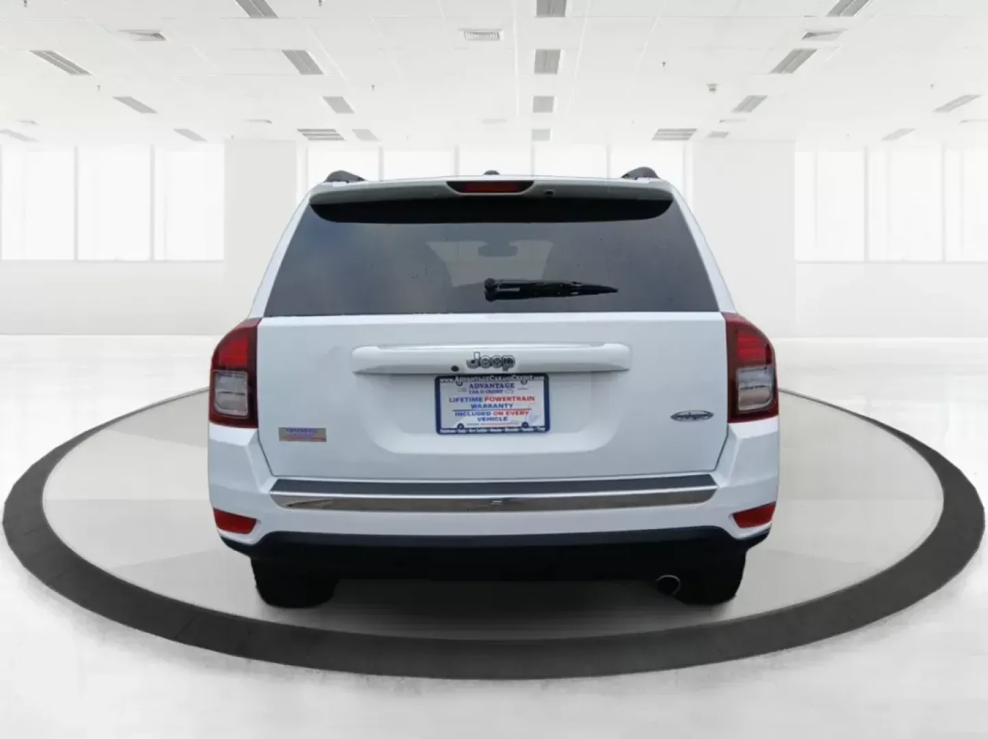 2016 Jeep Compass Latitude FWD (1C4NJCEA3GD) with an 2.0L L4 DOHC 16V engine, Continuously Variable Transmission transmission, located at 880 E. National Road, Vandalia, OH, 45377, (937) 908-9800, 39.891918, -84.183594 - 2016 Jeep Compass Latitude FWD - Photo#4