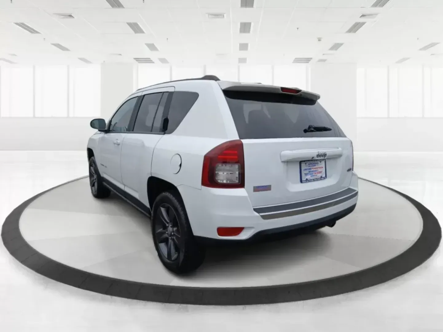 2016 Jeep Compass Latitude FWD (1C4NJCEA3GD) with an 2.0L L4 DOHC 16V engine, Continuously Variable Transmission transmission, located at 880 E. National Road, Vandalia, OH, 45377, (937) 908-9800, 39.891918, -84.183594 - 2016 Jeep Compass Latitude FWD - Photo#5