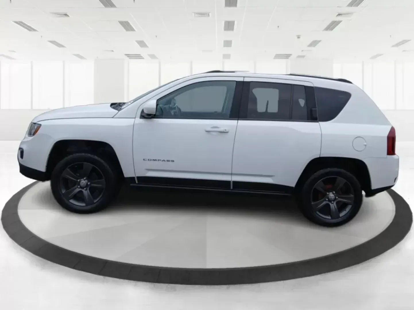 2016 Jeep Compass Latitude FWD (1C4NJCEA3GD) with an 2.0L L4 DOHC 16V engine, Continuously Variable Transmission transmission, located at 880 E. National Road, Vandalia, OH, 45377, (937) 908-9800, 39.891918, -84.183594 - 2016 Jeep Compass Latitude FWD - Photo#6