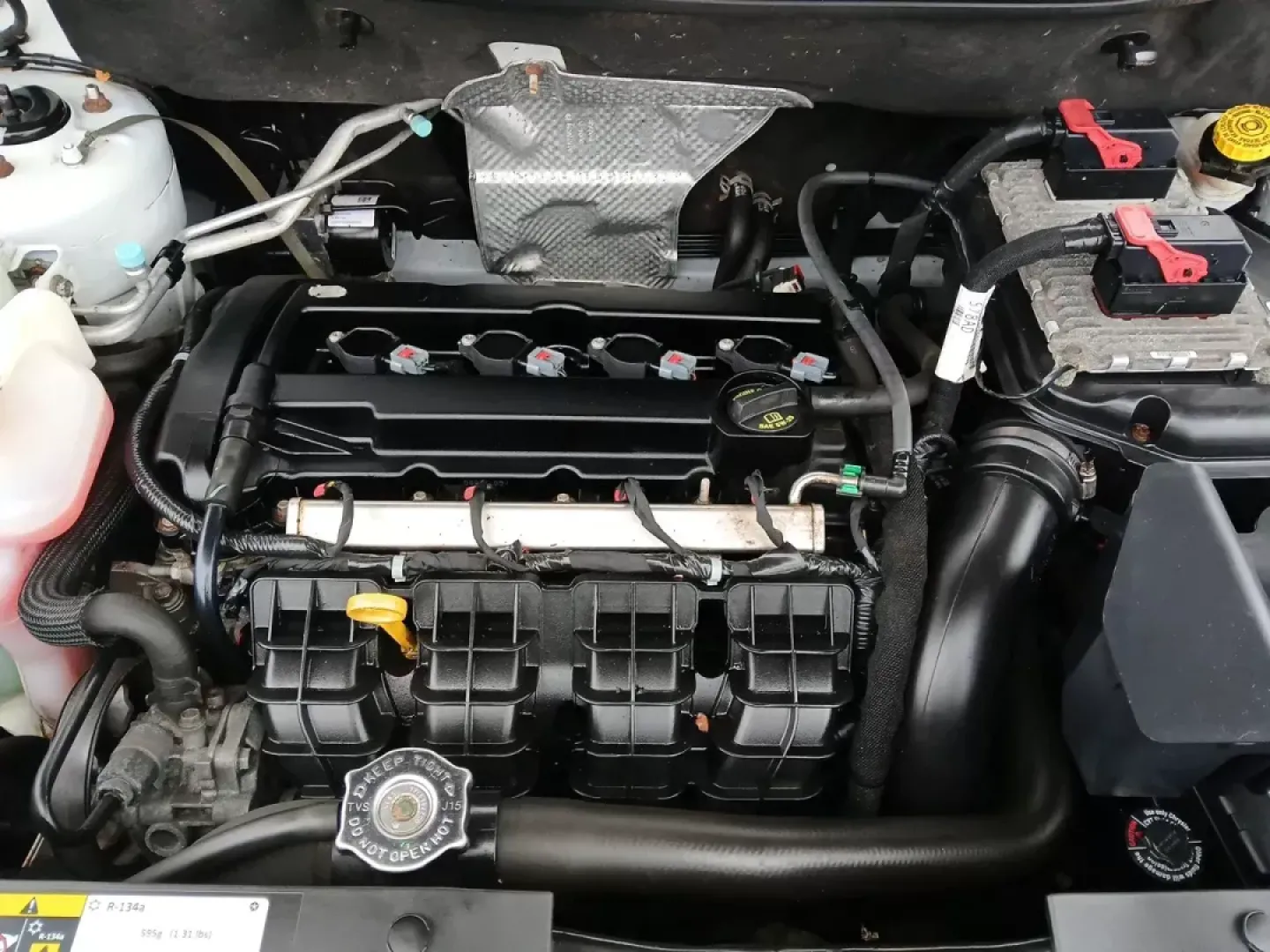 2016 Jeep Compass Latitude FWD (1C4NJCEA3GD) with an 2.0L L4 DOHC 16V engine, Continuously Variable Transmission transmission, located at 880 E. National Road, Vandalia, OH, 45377, (937) 908-9800, 39.891918, -84.183594 - 2016 Jeep Compass Latitude FWD - Photo#11