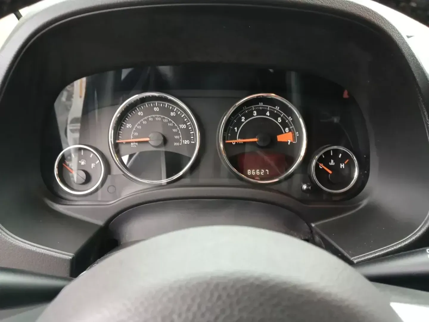 2016 Jeep Compass Latitude FWD (1C4NJCEA3GD) with an 2.0L L4 DOHC 16V engine, Continuously Variable Transmission transmission, located at 880 E. National Road, Vandalia, OH, 45377, (937) 908-9800, 39.891918, -84.183594 - 2016 Jeep Compass Latitude FWD - Photo#15
